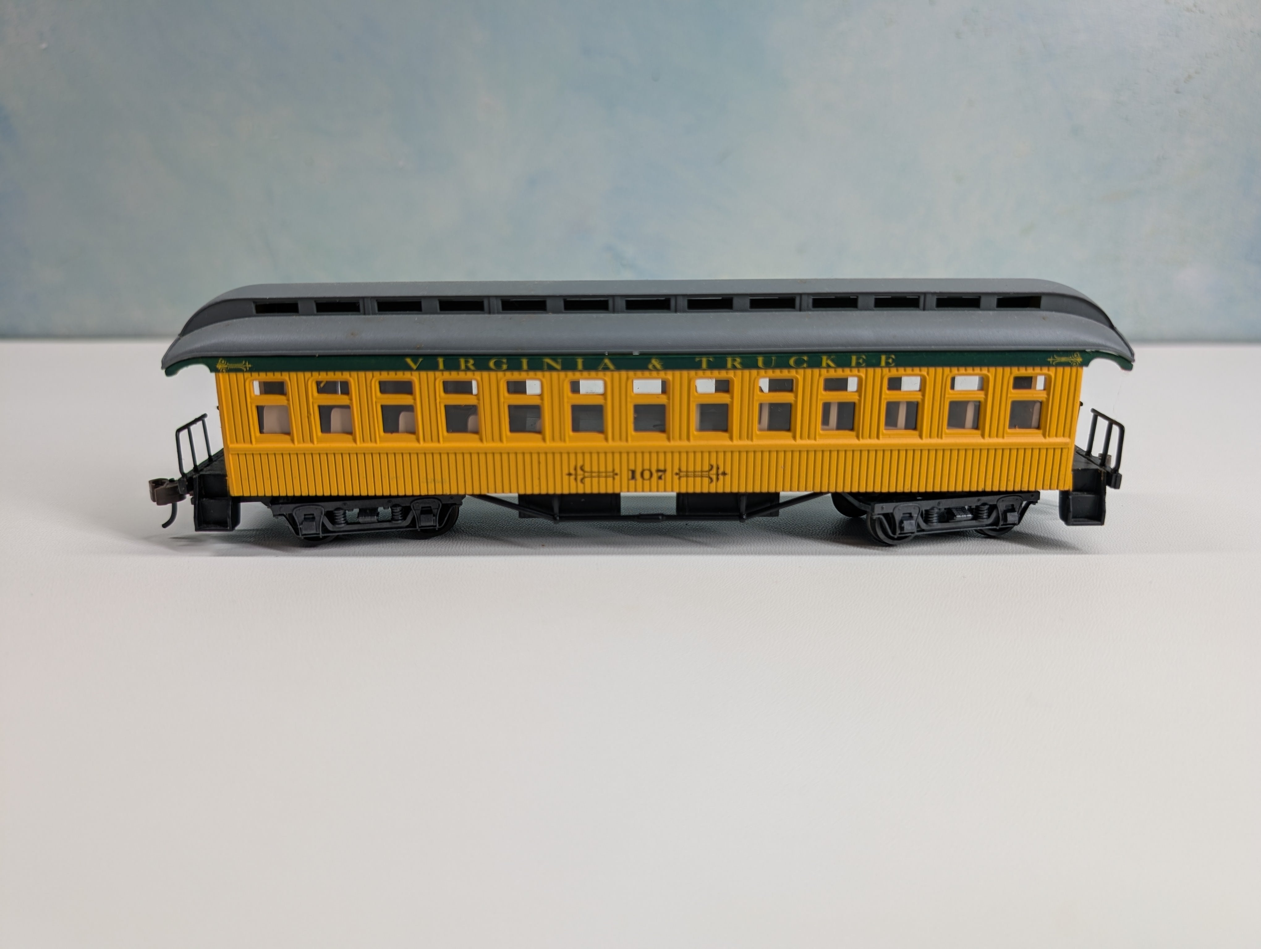 USED Con-Cor #1-000222 HO Scale Old Time Passenger Car Virginia & Truckee #107