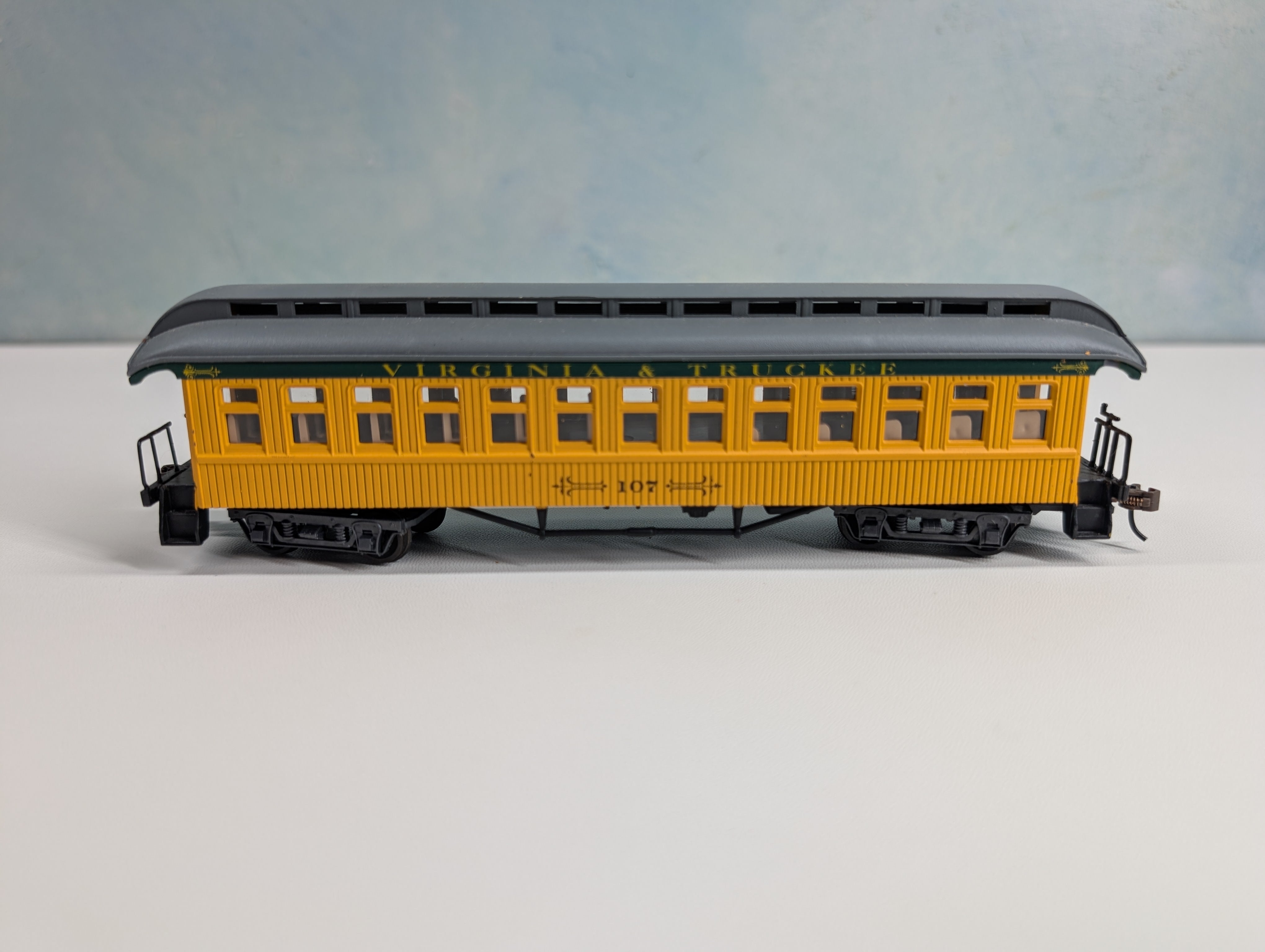 USED Con-Cor #1-000222 HO Scale Old Time Passenger Car Virginia & Truckee #107