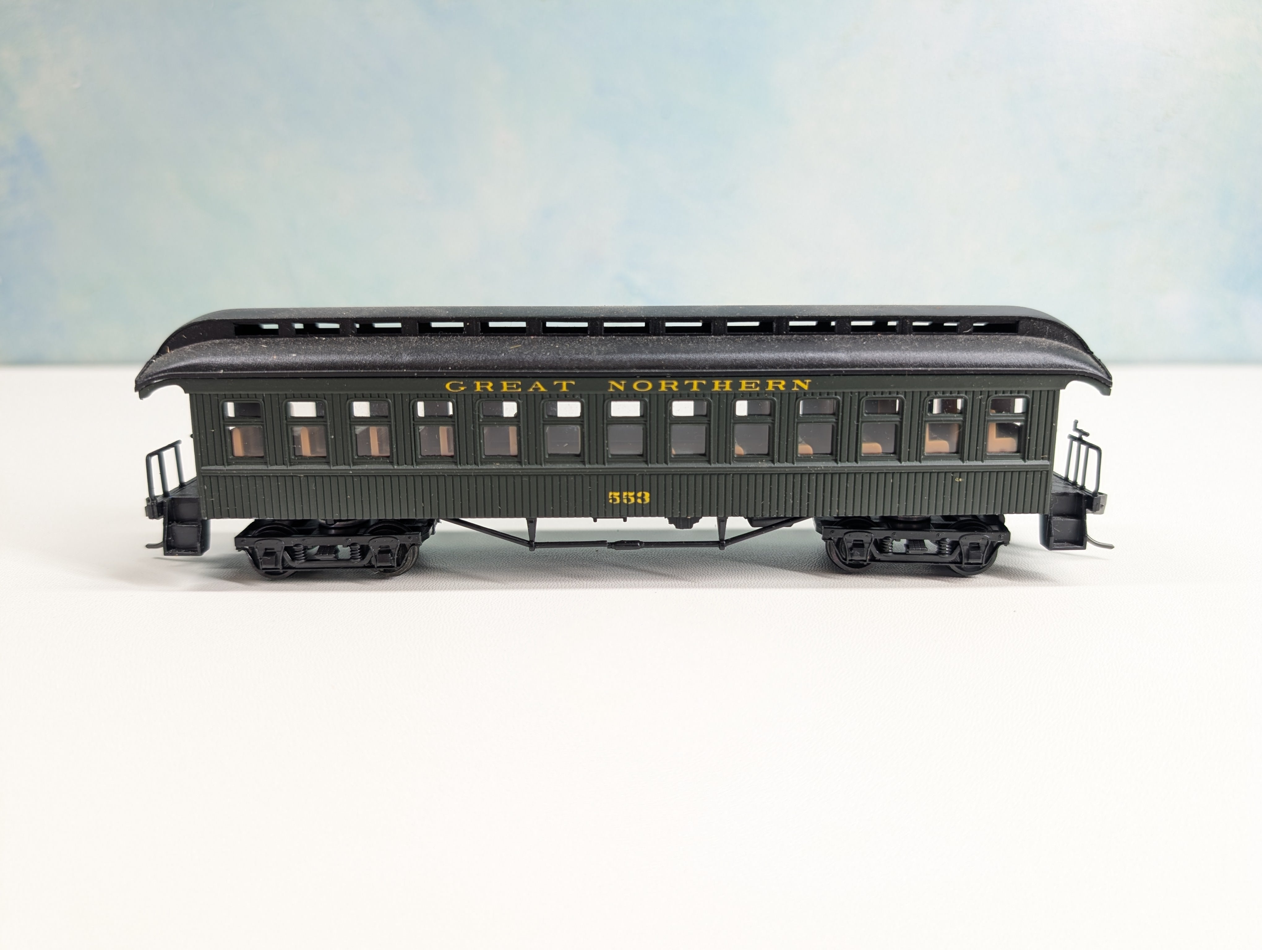 USED Con-Cor #1-000230-2 HO Scale Old Time Passenger Car Coach Great Northern #553