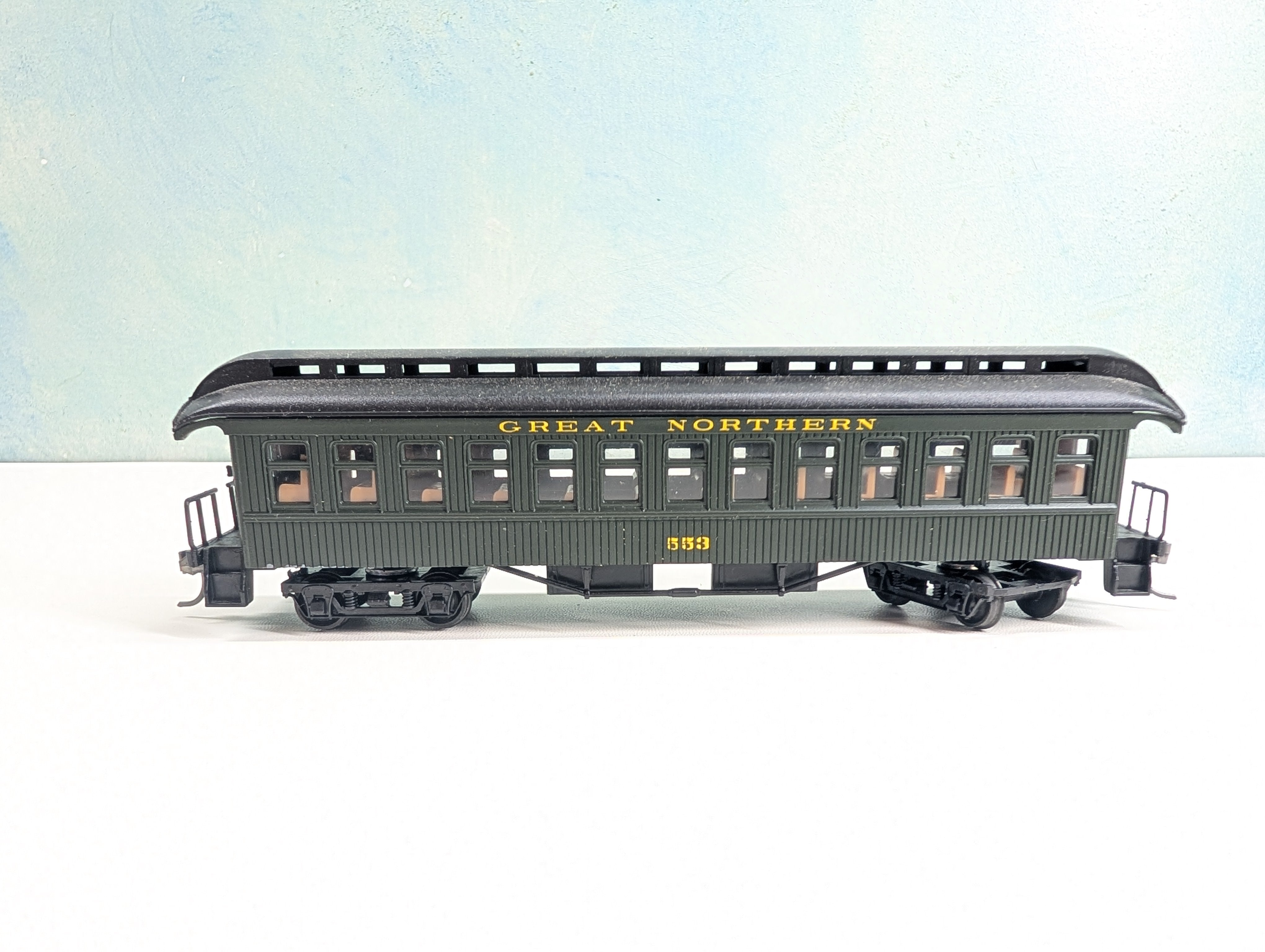 USED Con-Cor #1-000230-2 HO Scale Old Time Passenger Car Coach Great Northern #553