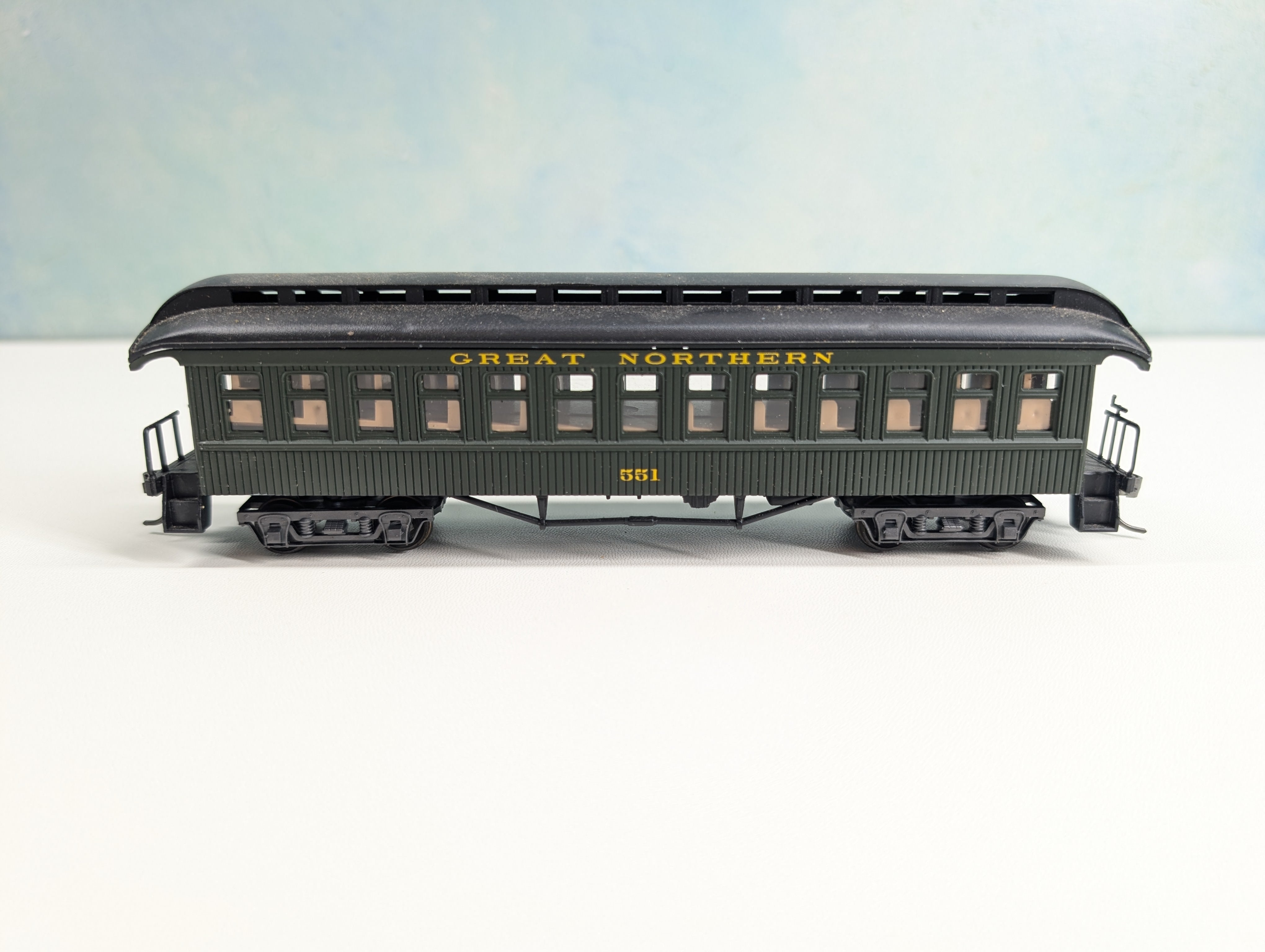 USED Con-Cor #1-000230-1 HO Scale Old Time Passenger Car Coach Great Northern #551