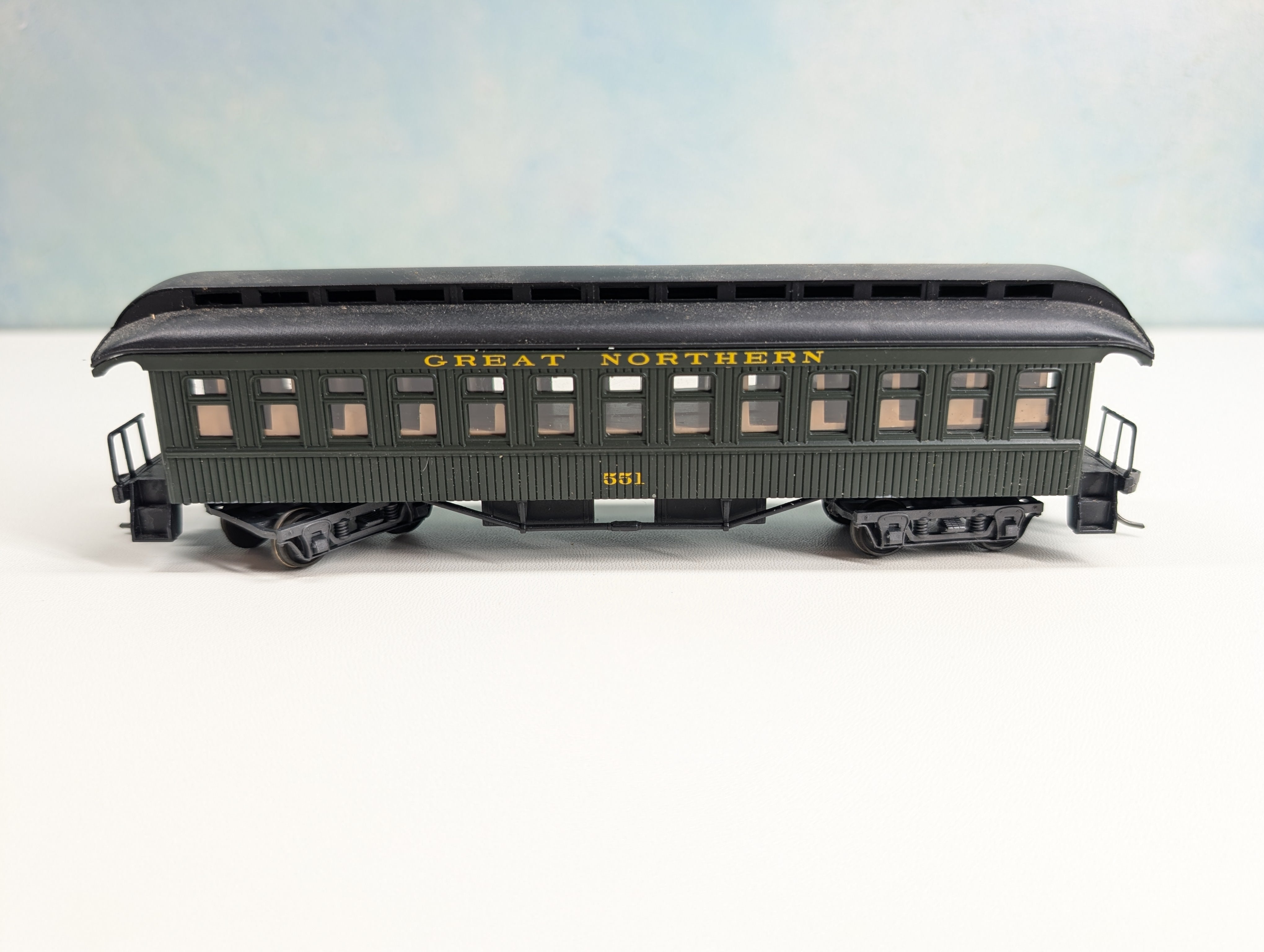 USED Con-Cor #1-000230-1 HO Scale Old Time Passenger Car Coach Great Northern #551