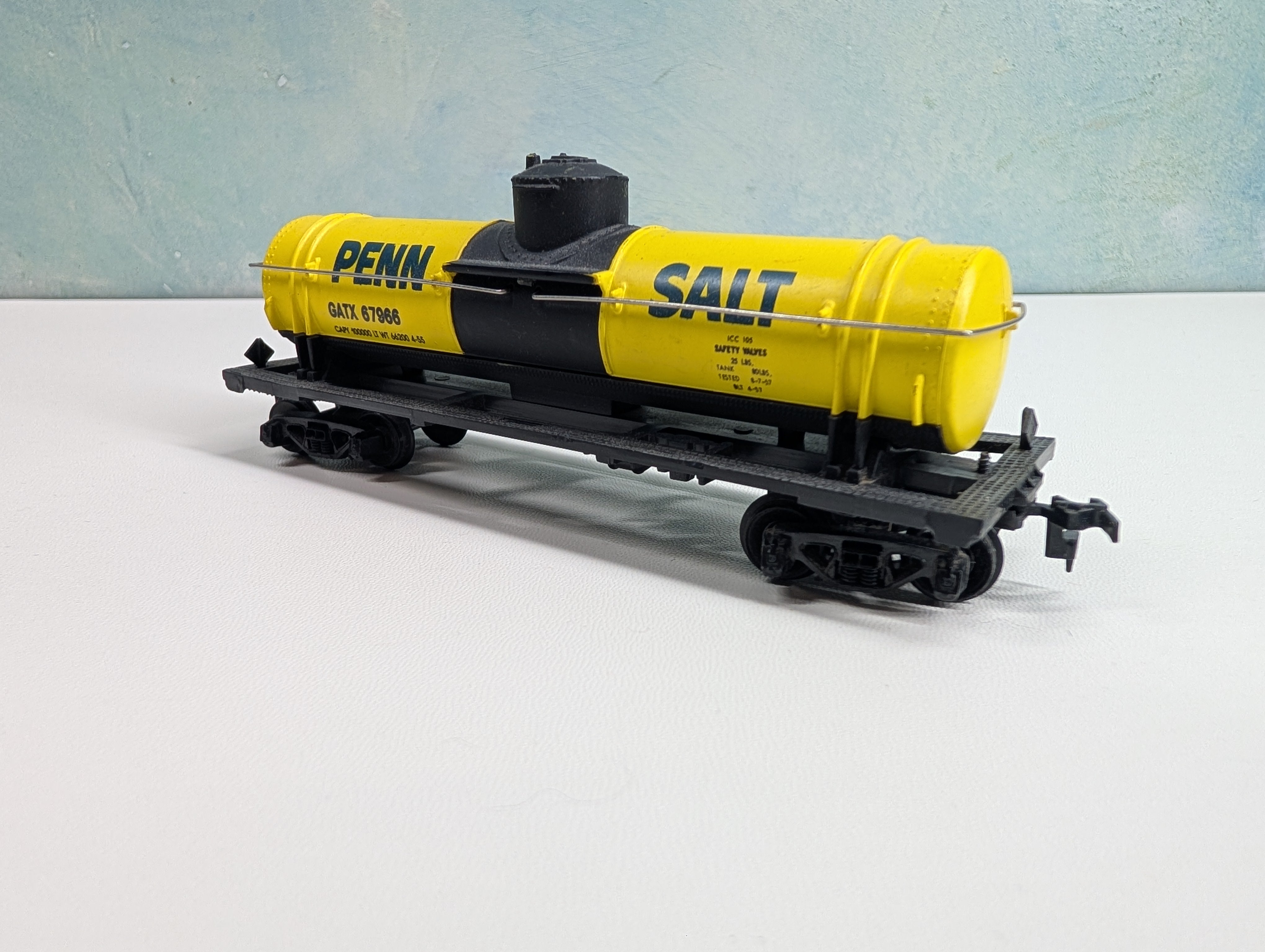 USED HO Scale Single Dome Tank Car Penn Salt GATX #67966