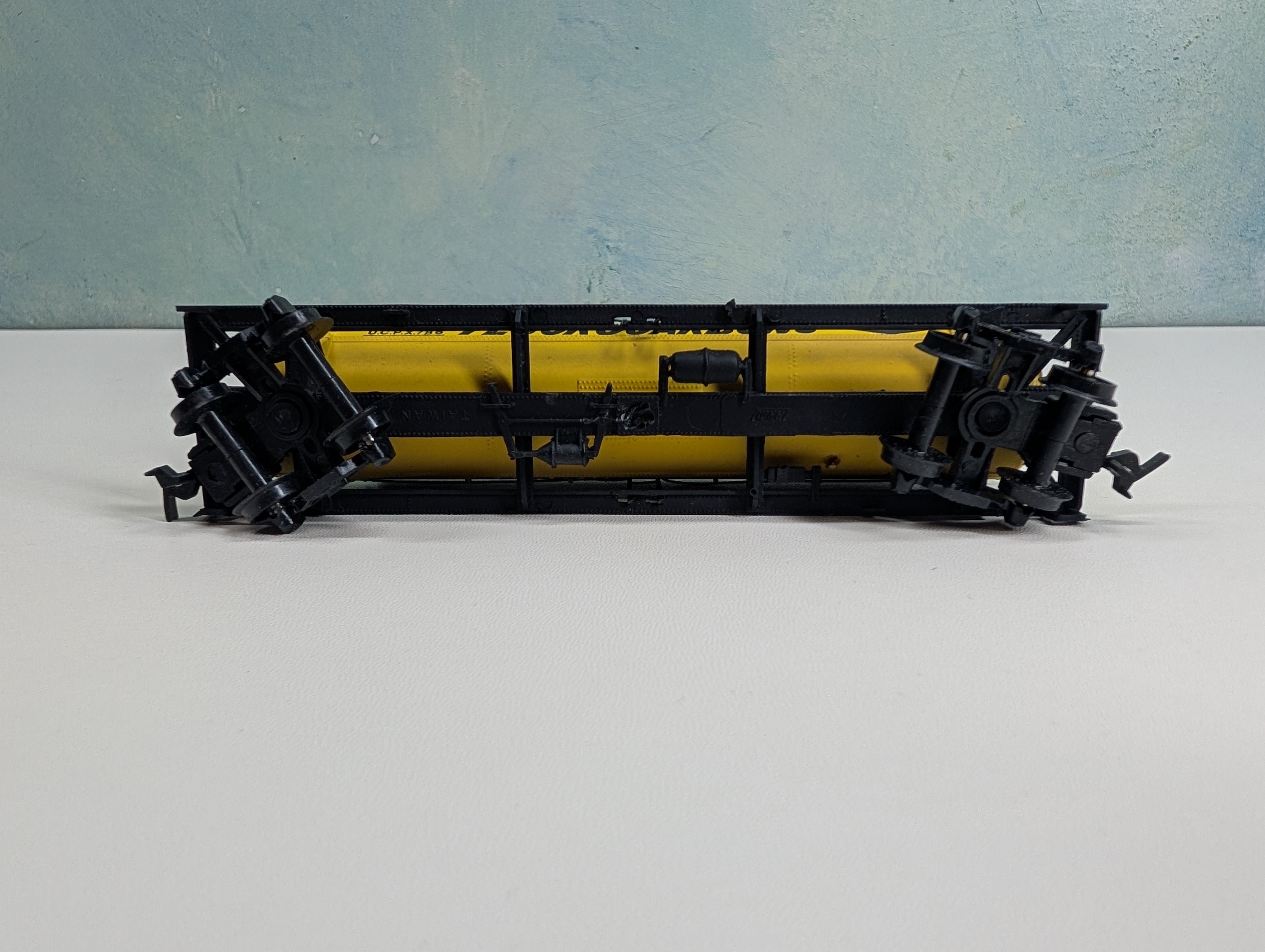 USED HO Scale Triple Dome Tank Car Union Carbide UCPX #786
