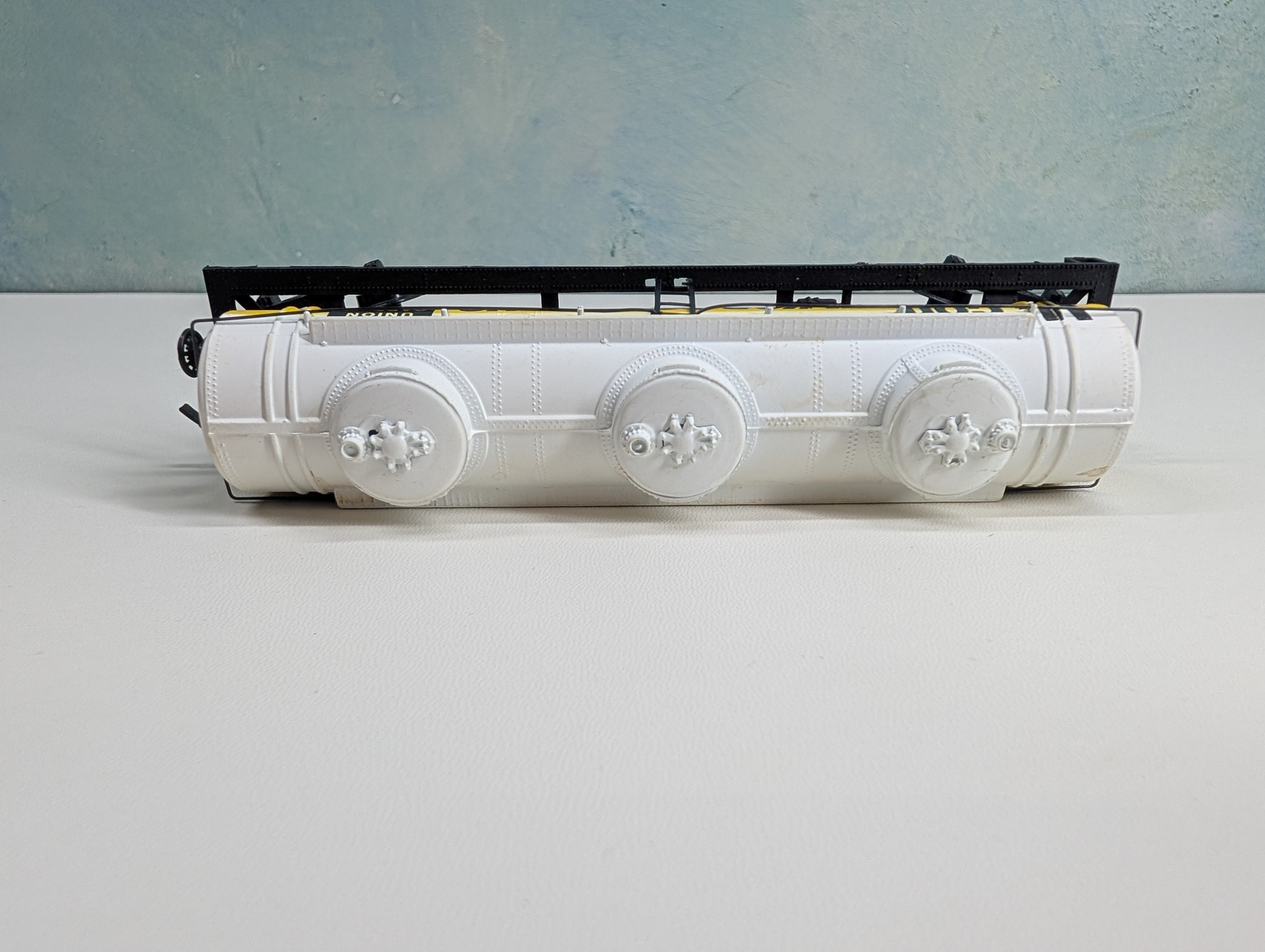 USED HO Scale Triple Dome Tank Car Union Carbide UCPX #786