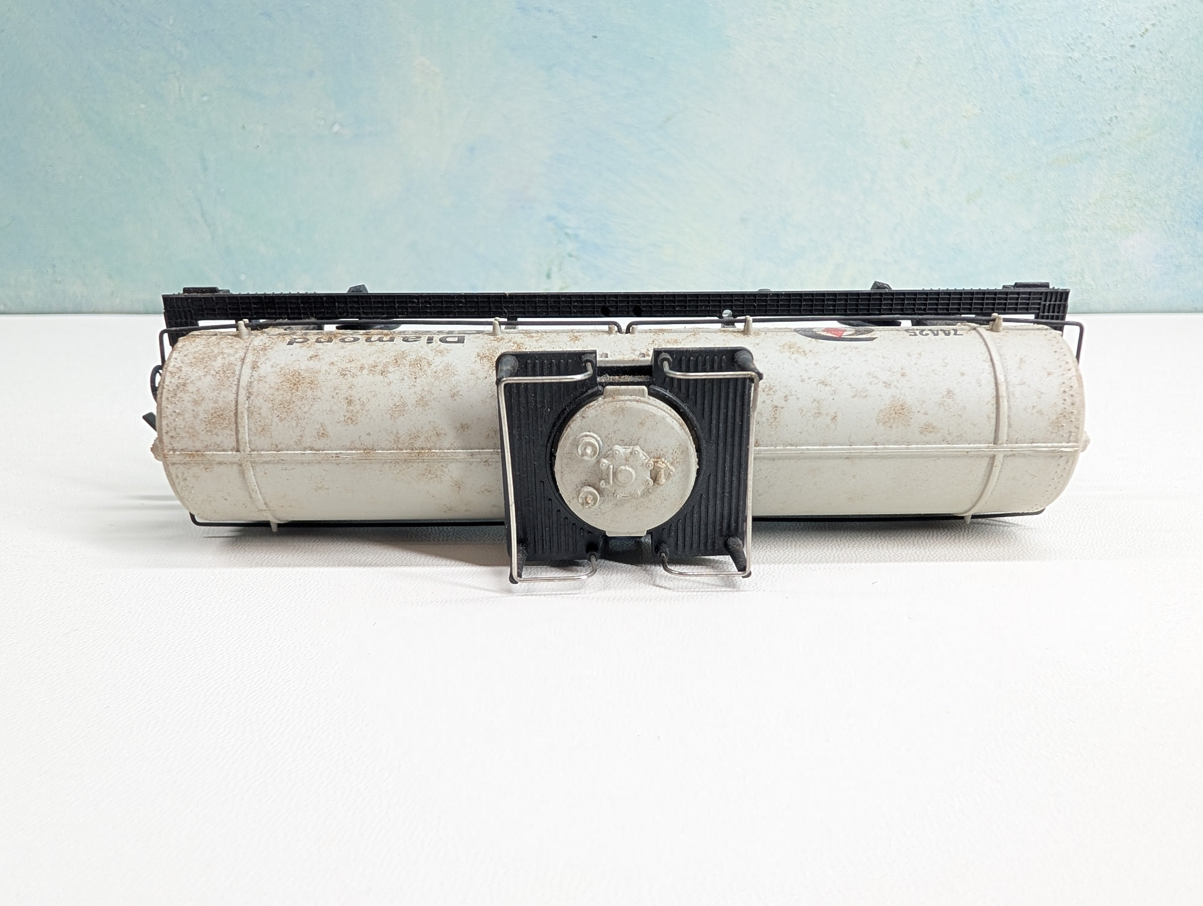 USED Tyco HO Scale Tank Car Diamond Chemical #74425