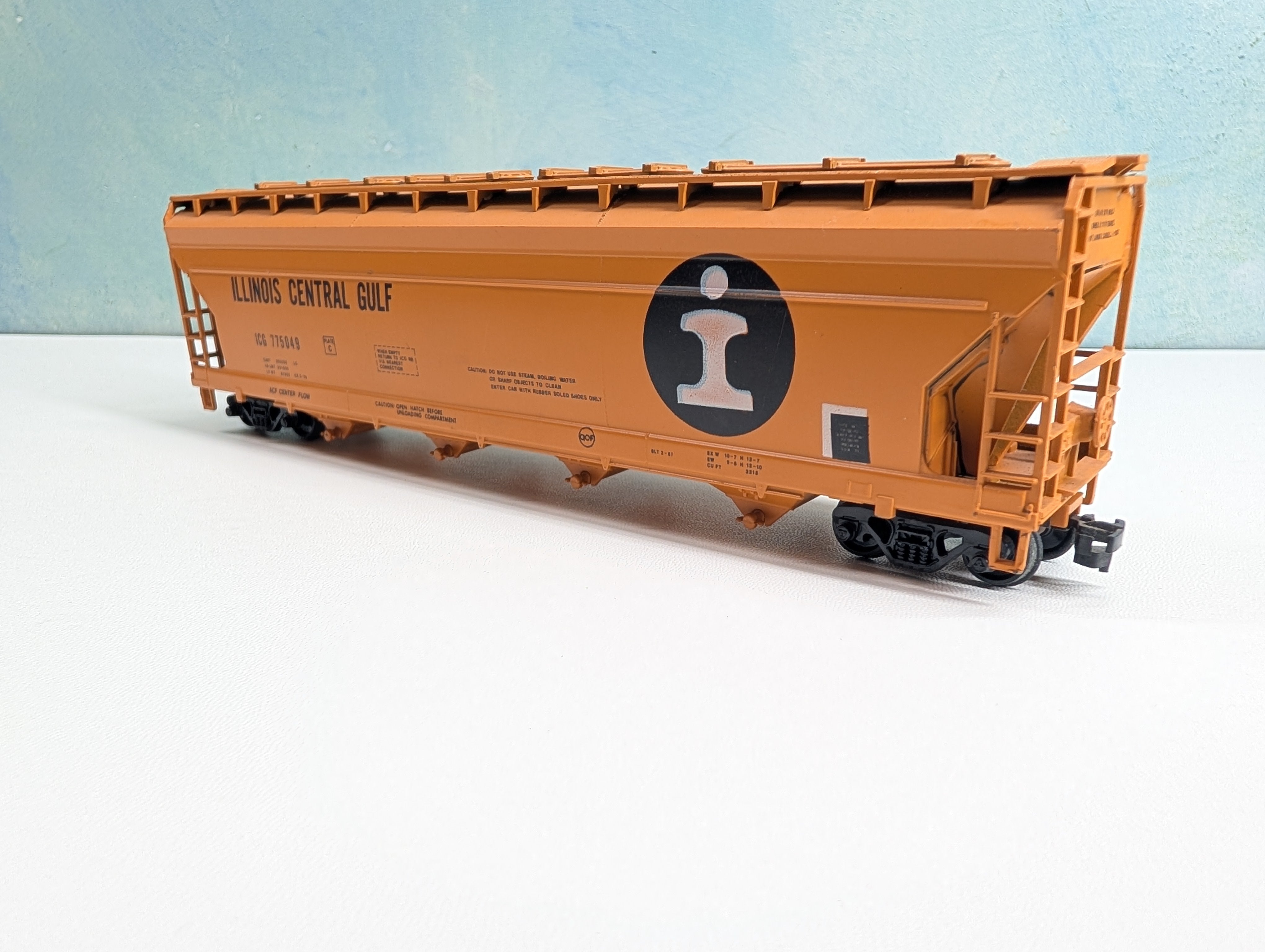 USED Athearn HO Scale ACF Covered Hopper Illinois Central ICG #775049