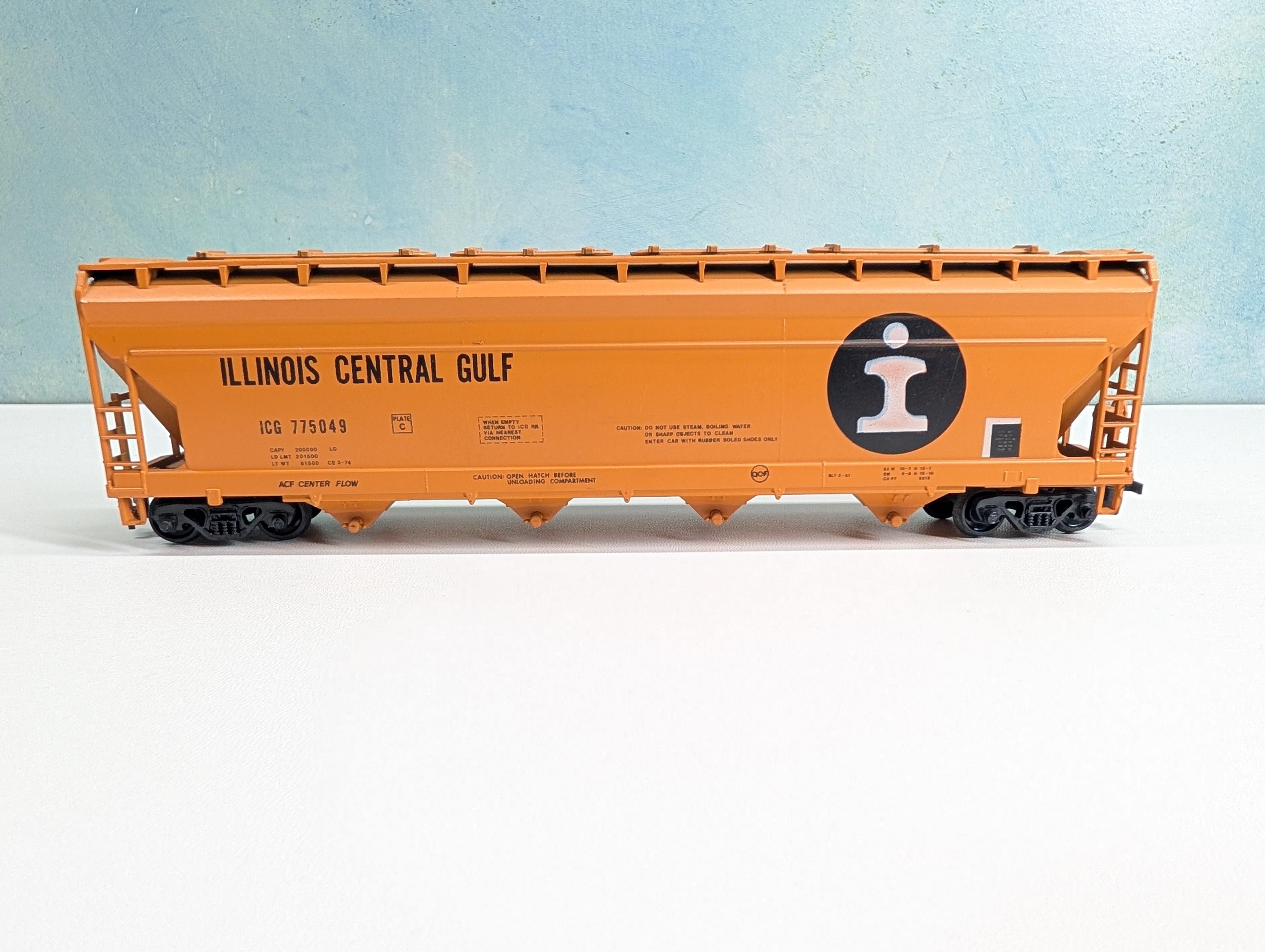 USED Athearn HO Scale ACF Covered Hopper Illinois Central ICG #775049