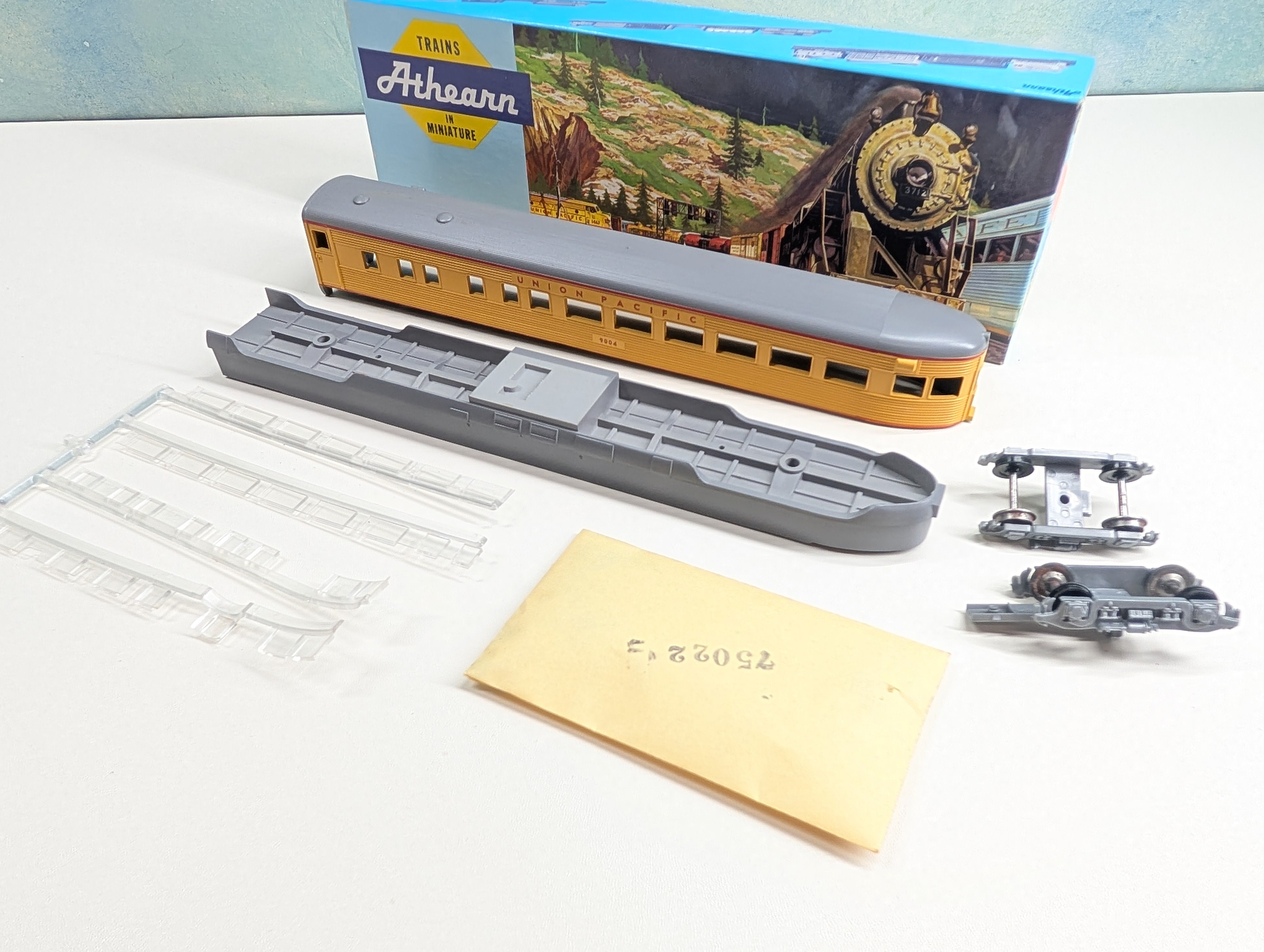 USED Athearn 2160 HO Scale SL Observation Passenger Car Union Pacific #9004 KIT