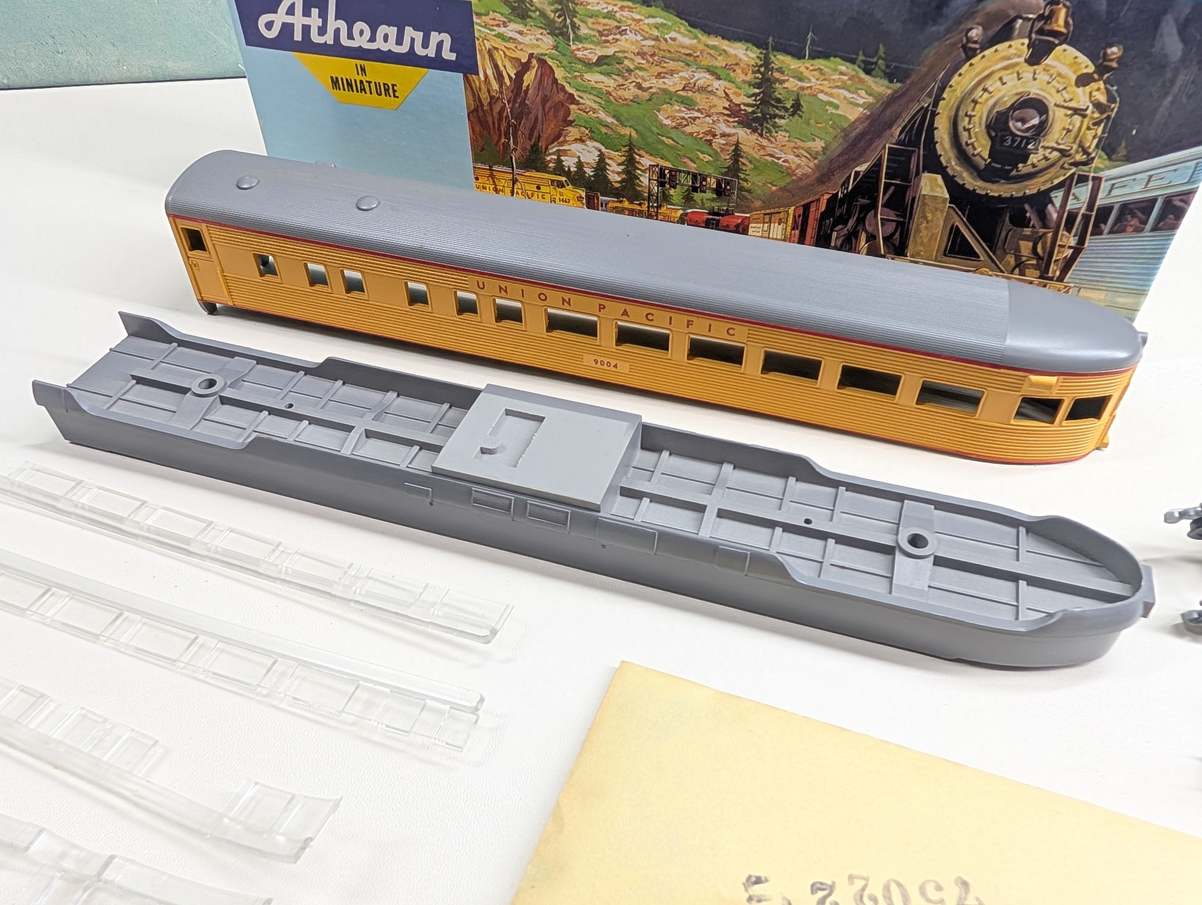 USED Athearn 2160 HO Scale SL Observation Passenger Car Union Pacific #9004 KIT