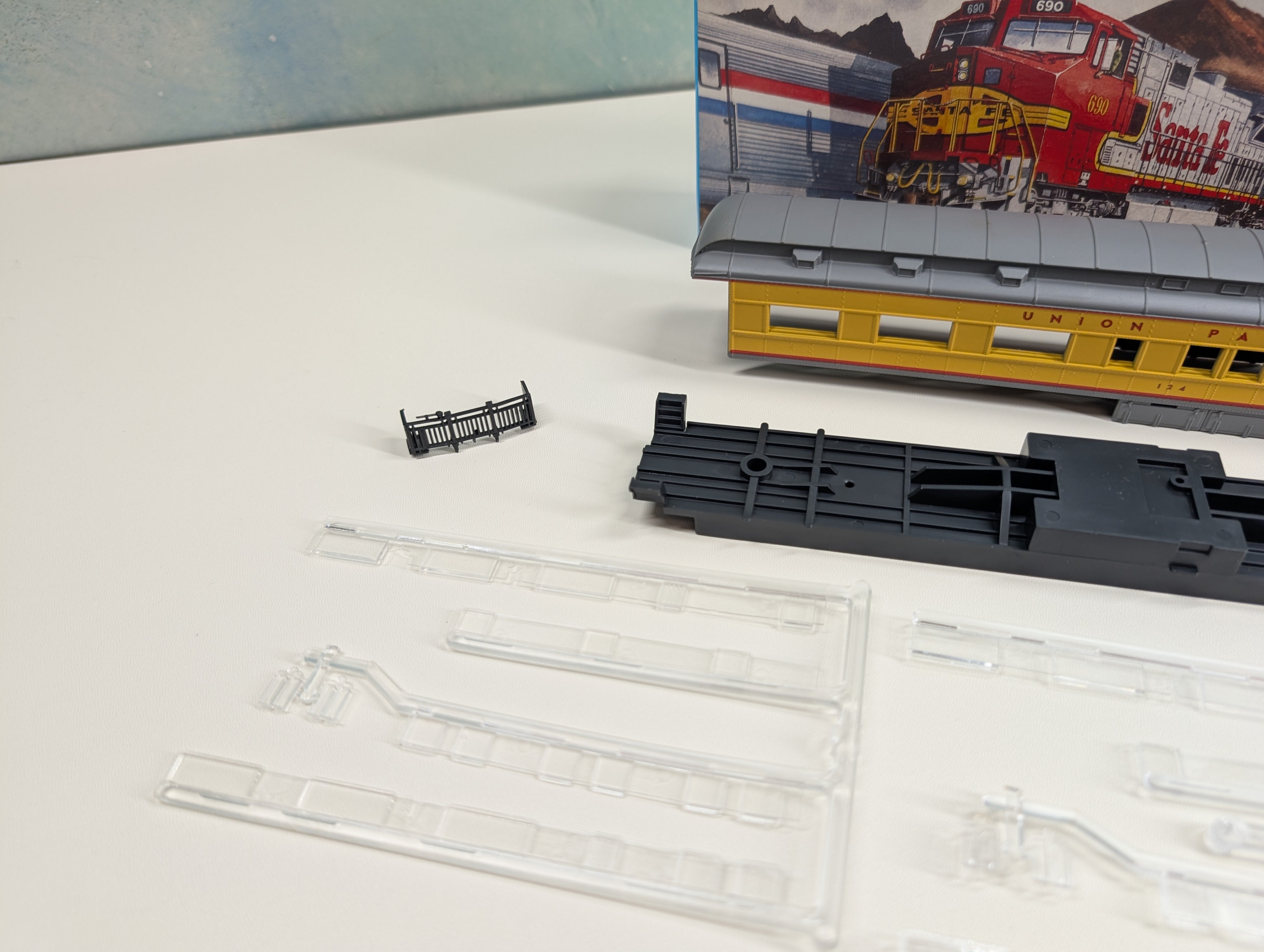 USED Athearn 2490 HO Scale STD Observation Passenger Car Union Pacific #124 KIT
