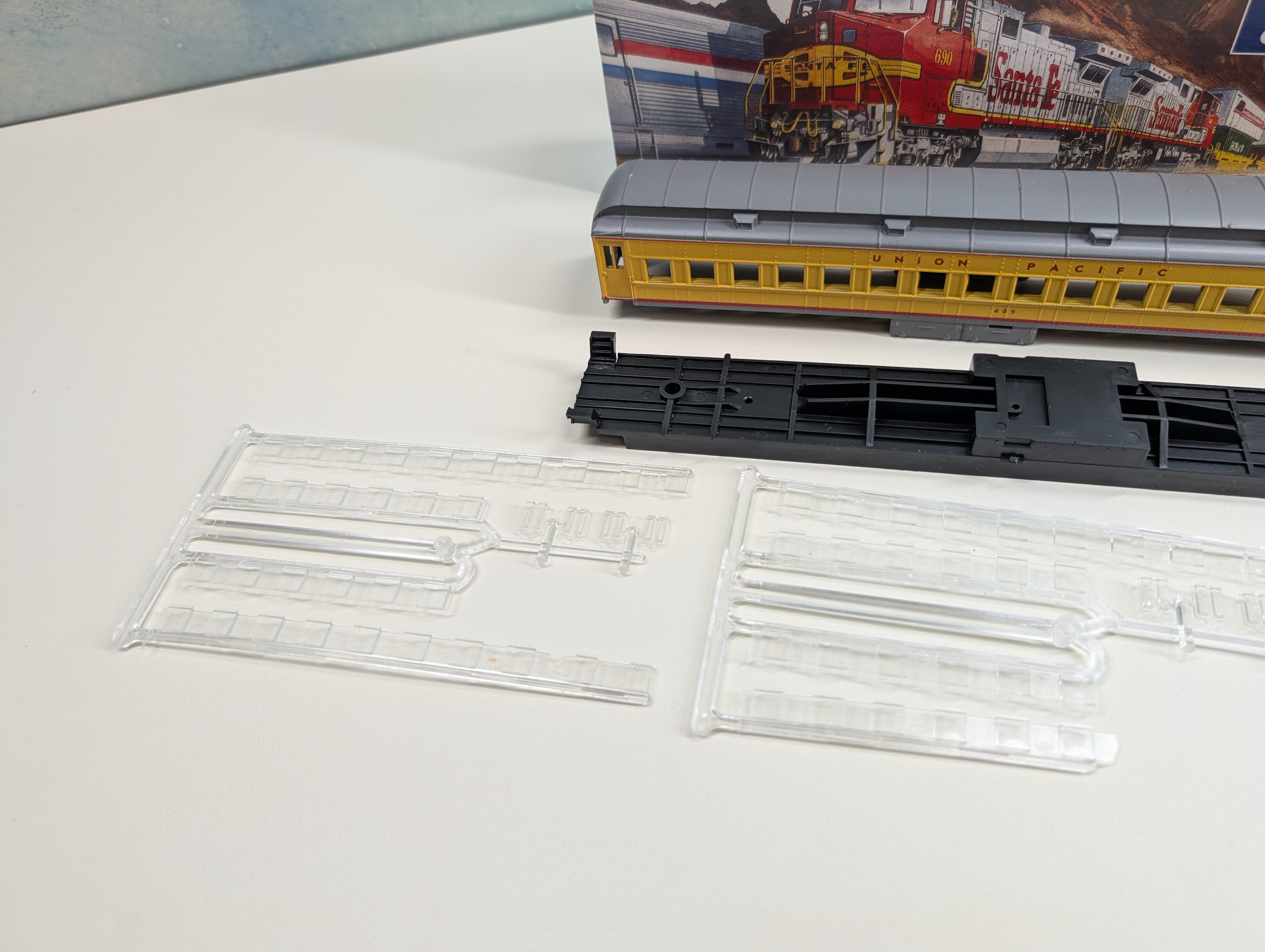USED Athearn 2430 HO Scale STD Coach Passenger Car Union Pacific #405 KIT