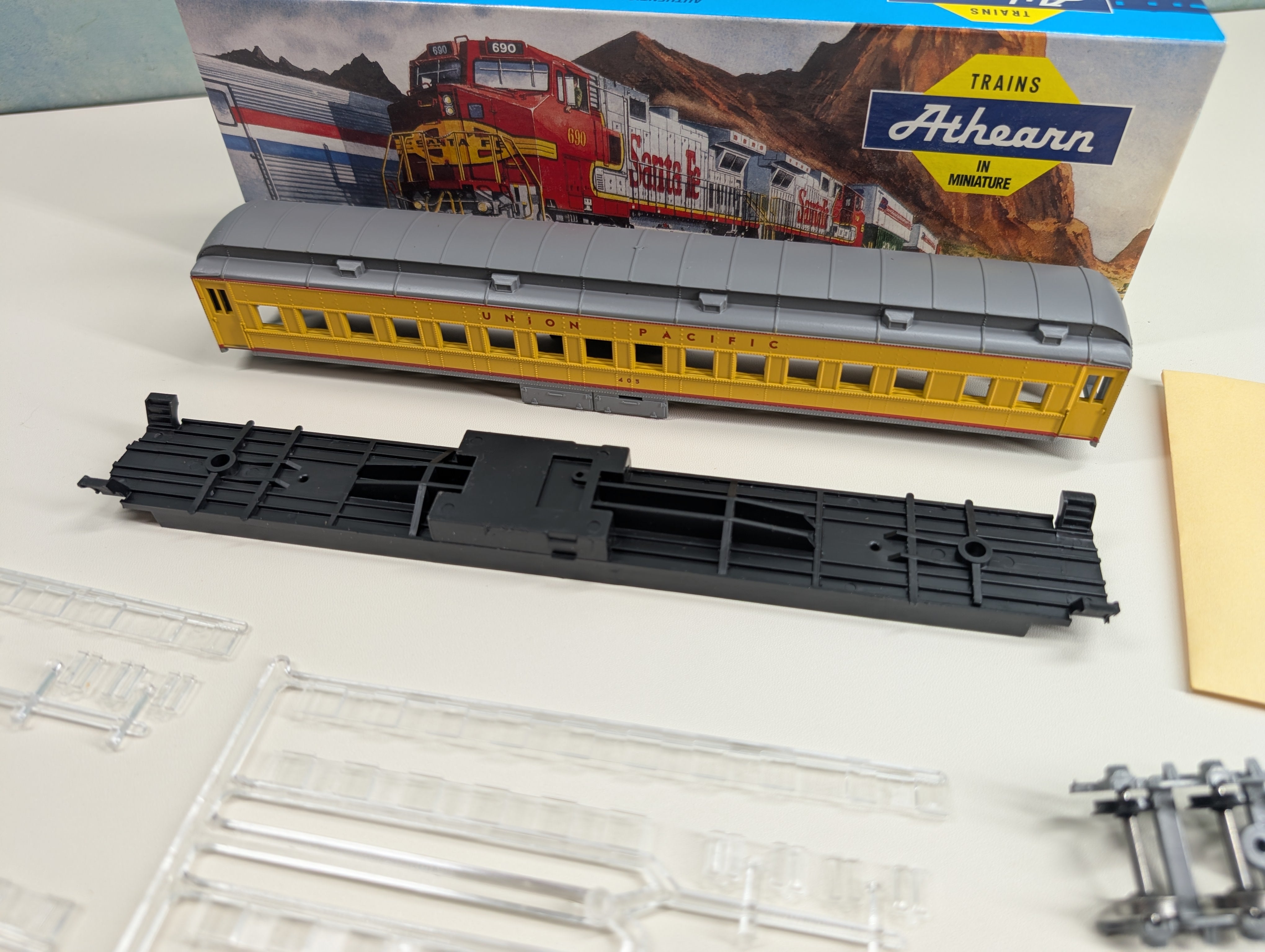USED Athearn 2430 HO Scale STD Coach Passenger Car Union Pacific #405 KIT