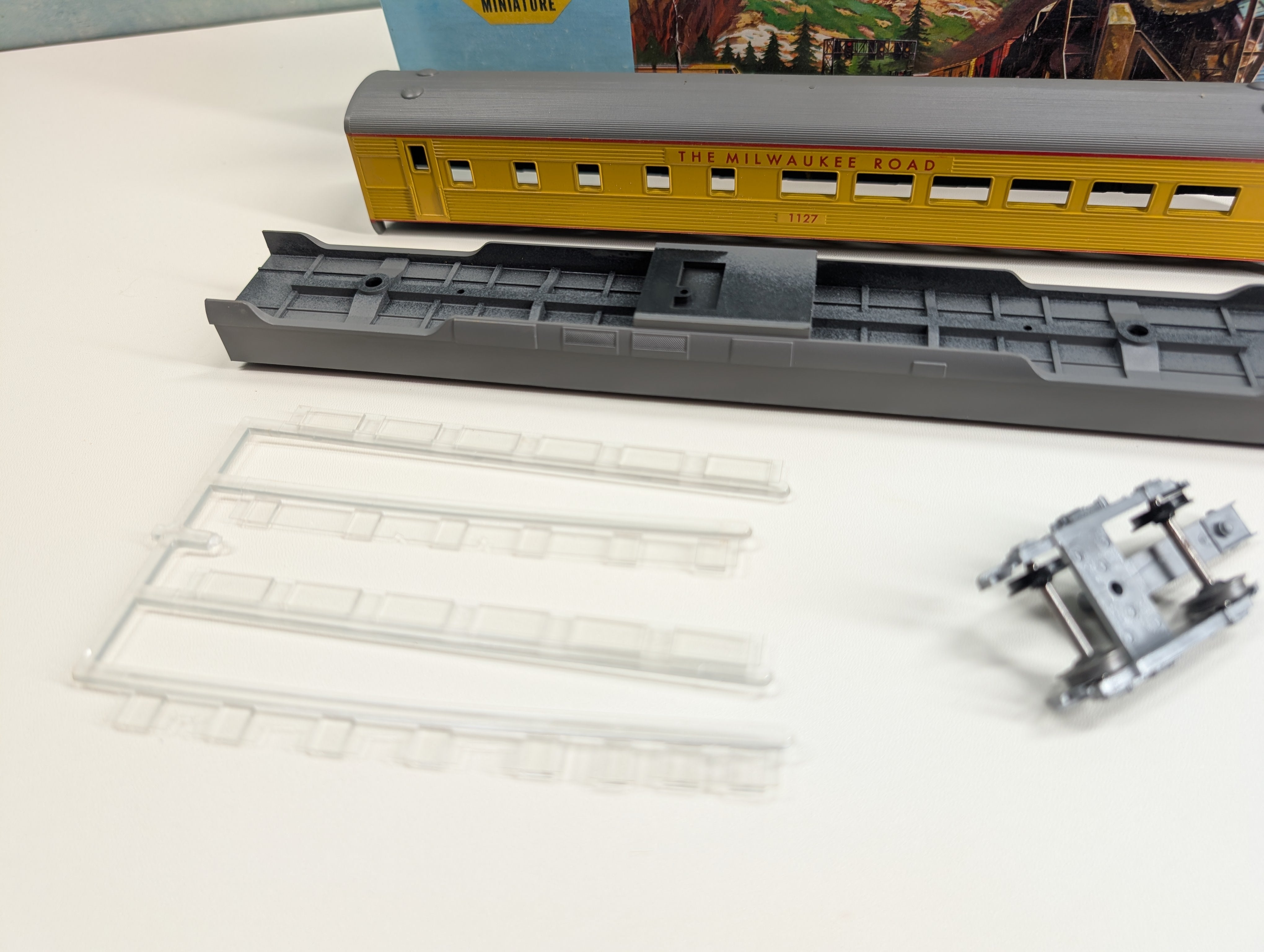 USED Athearn #5992-1 HO Scale S/L Diner Passenger Car Milwaukee Road #1127 Bev-Bel KIT