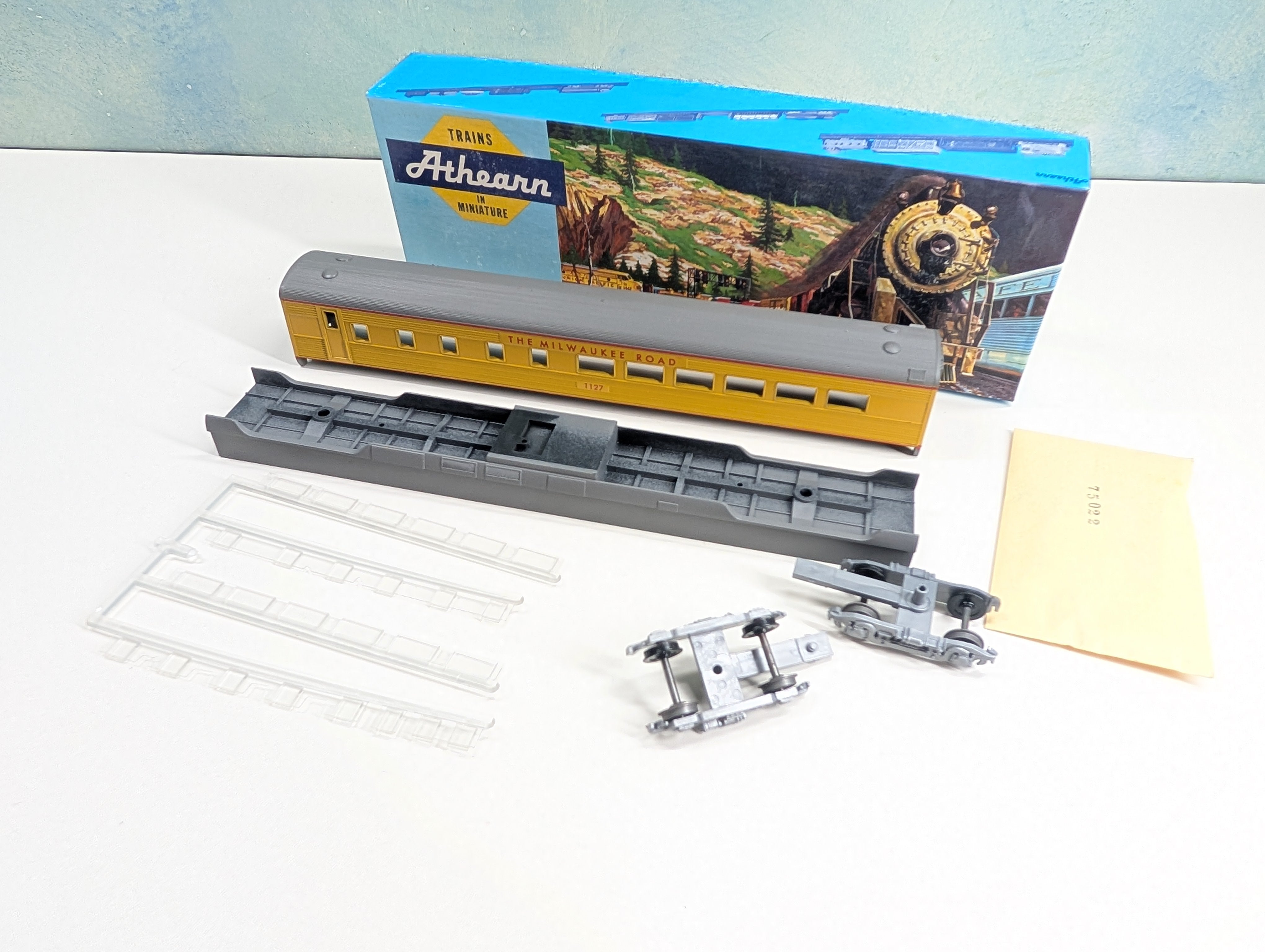 USED Athearn #5992-1 HO Scale S/L Diner Passenger Car Milwaukee Road #1127 Bev-Bel KIT