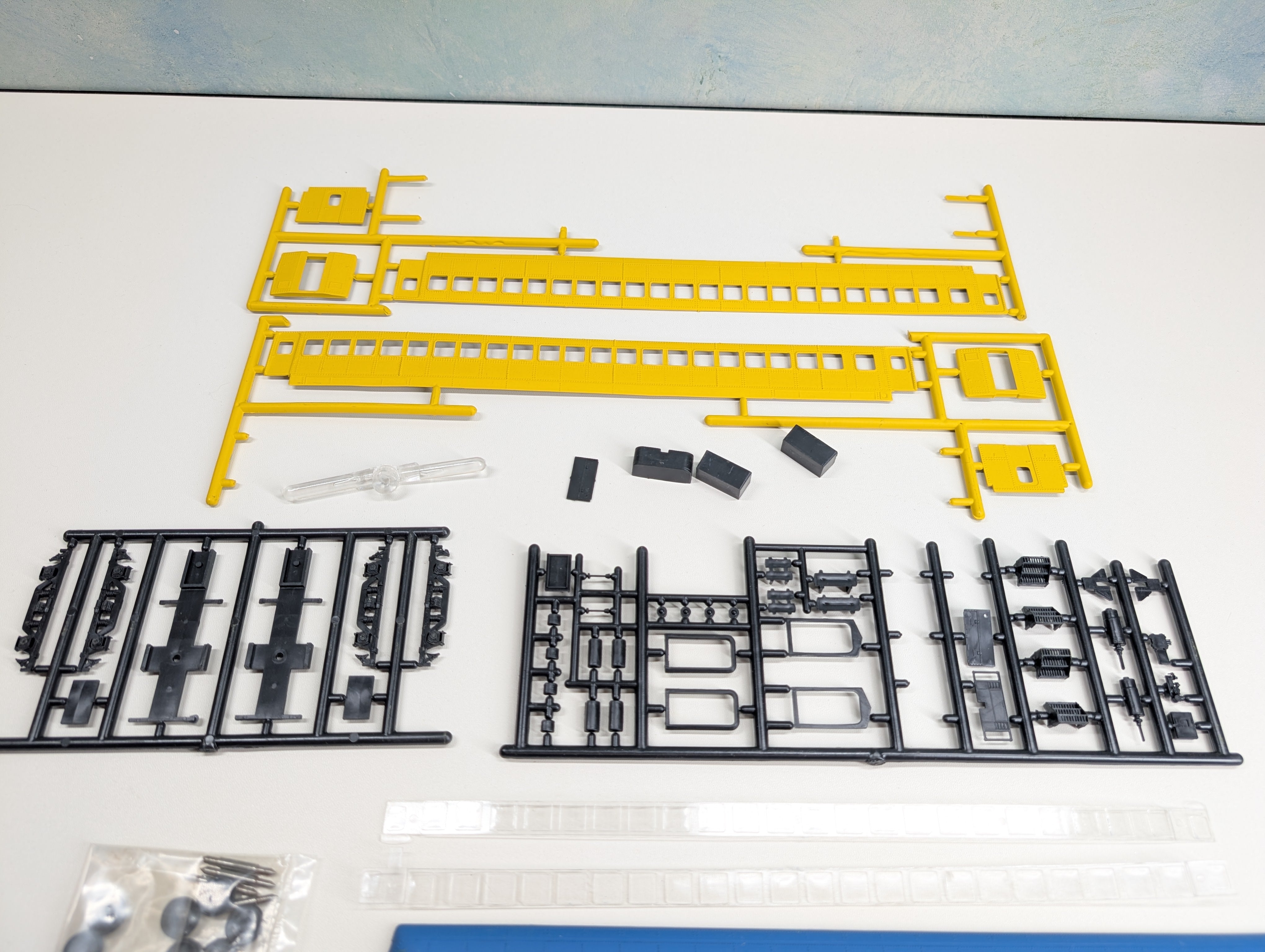 USED Eastern Car Works 1300 HO Scale Yellow Undecorated Osgood Bradley Commuter Coach Passenger Car KIT