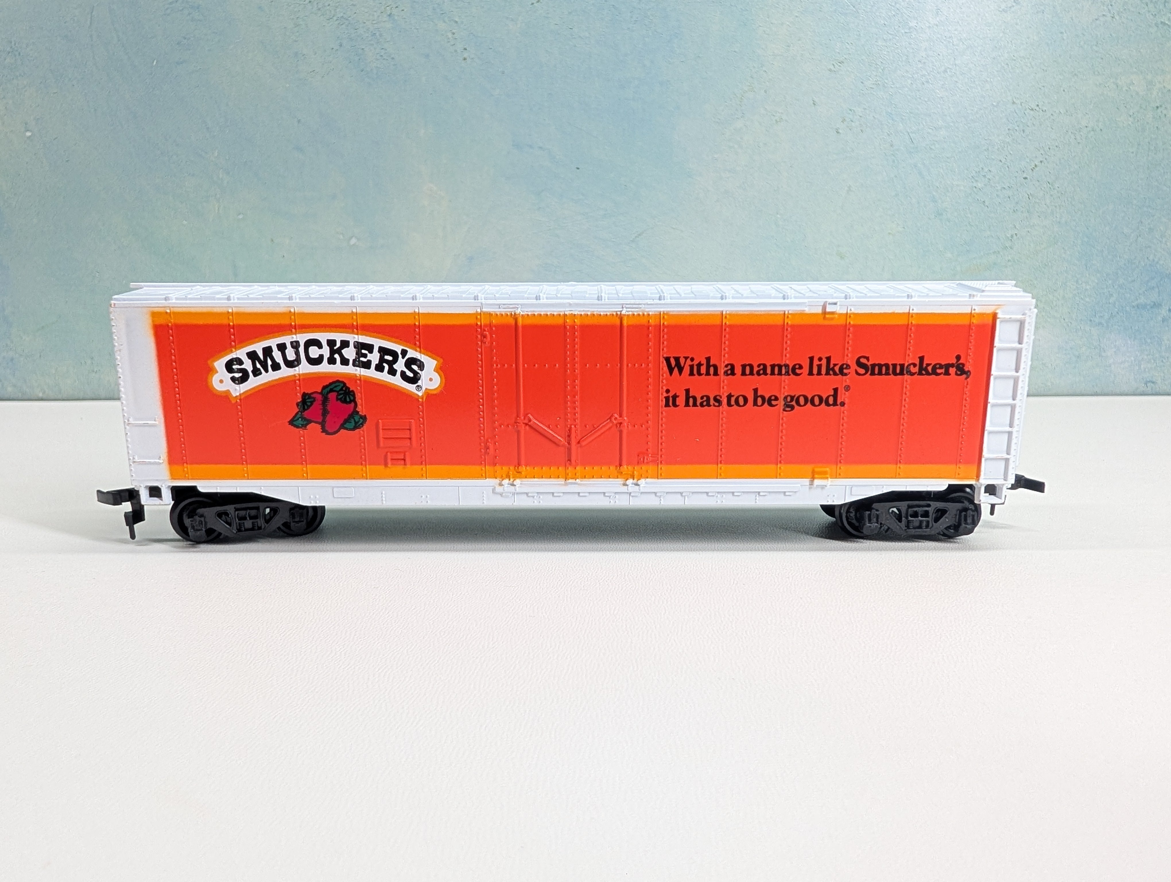 USED Bachmann #43-1010-C6 HO Scale 51' Billboard Steel Box Car Smuckers
