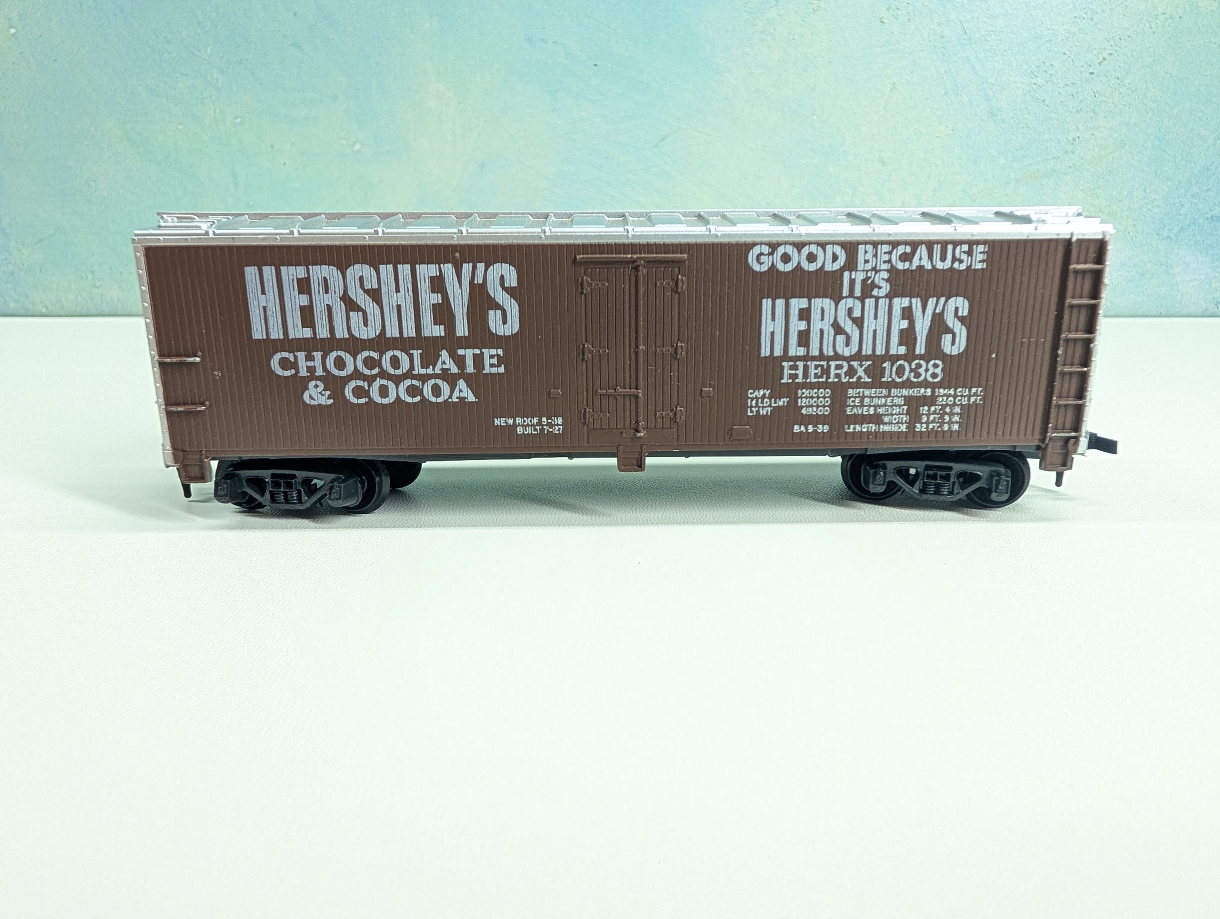USED Tyco HO Scale Billboard Reefer Hershey's Chocolate HERX #1038