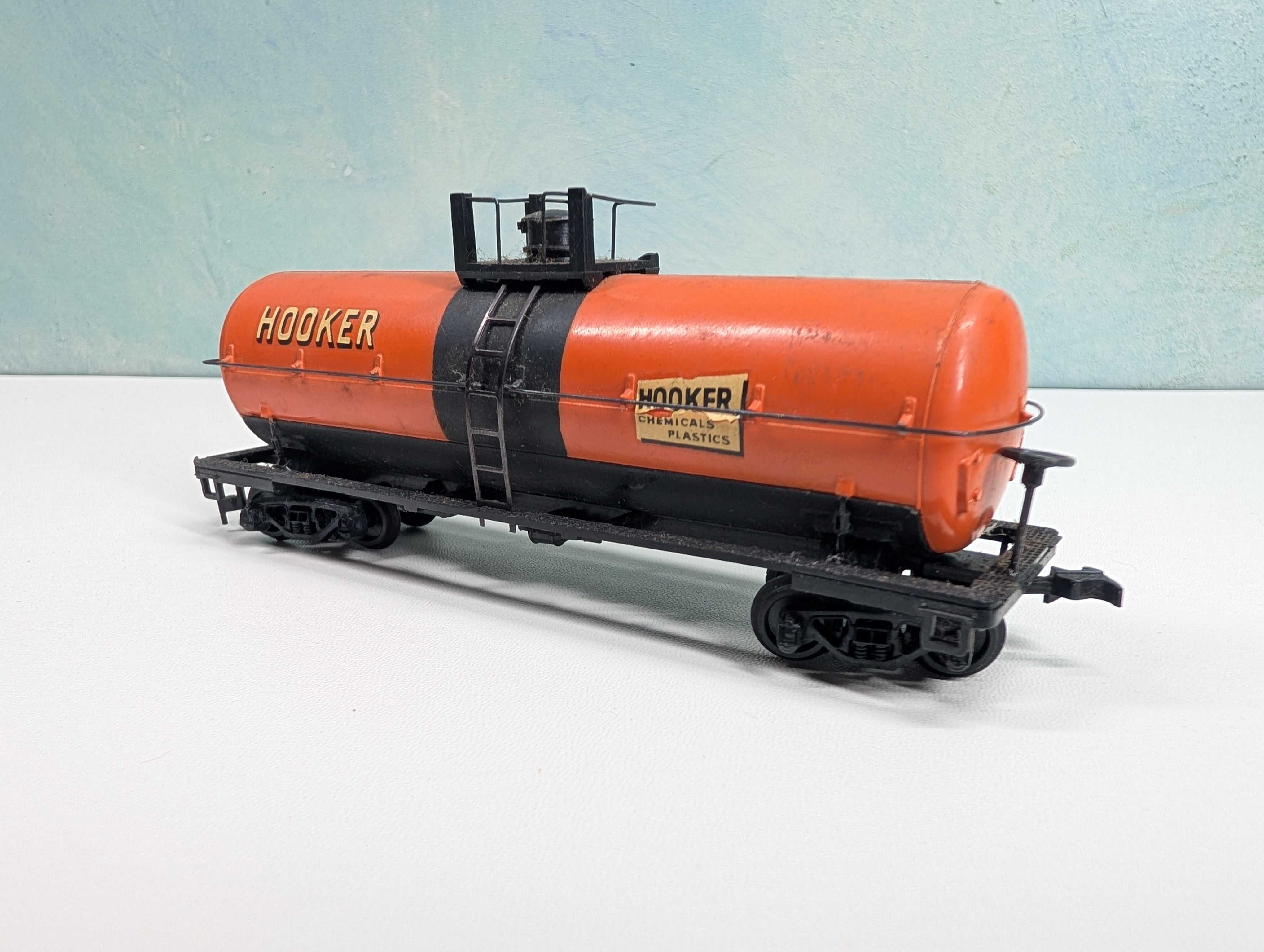 USED Tempo HO Scale Tank Car Hooker Chemical