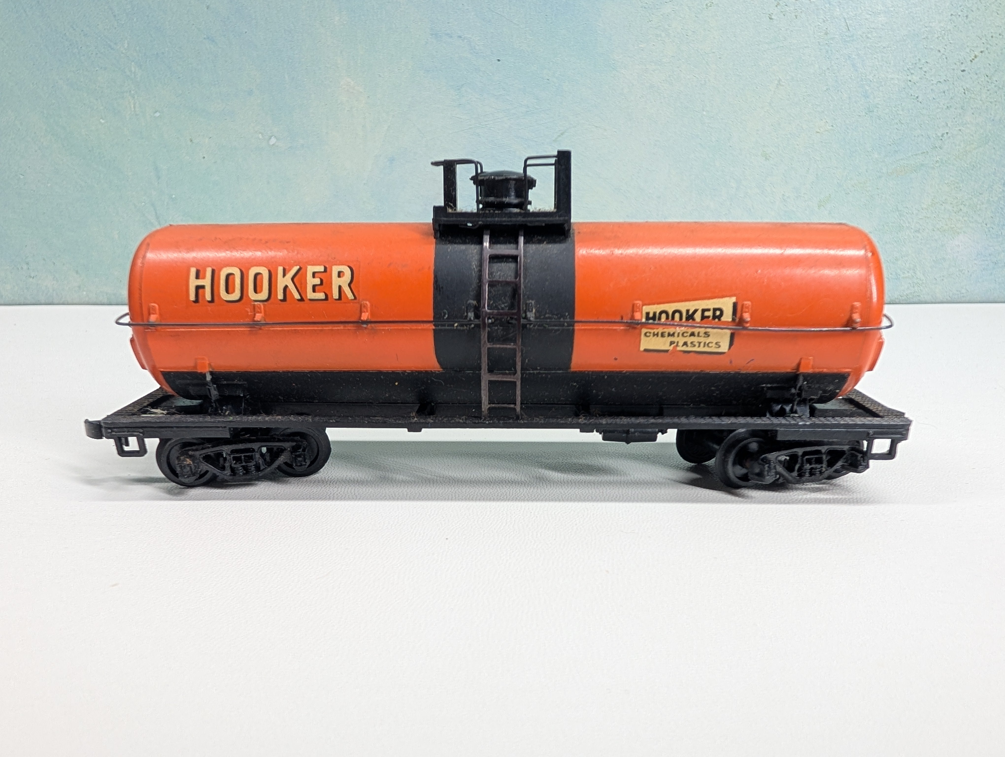 USED Tempo HO Scale Tank Car Hooker Chemical
