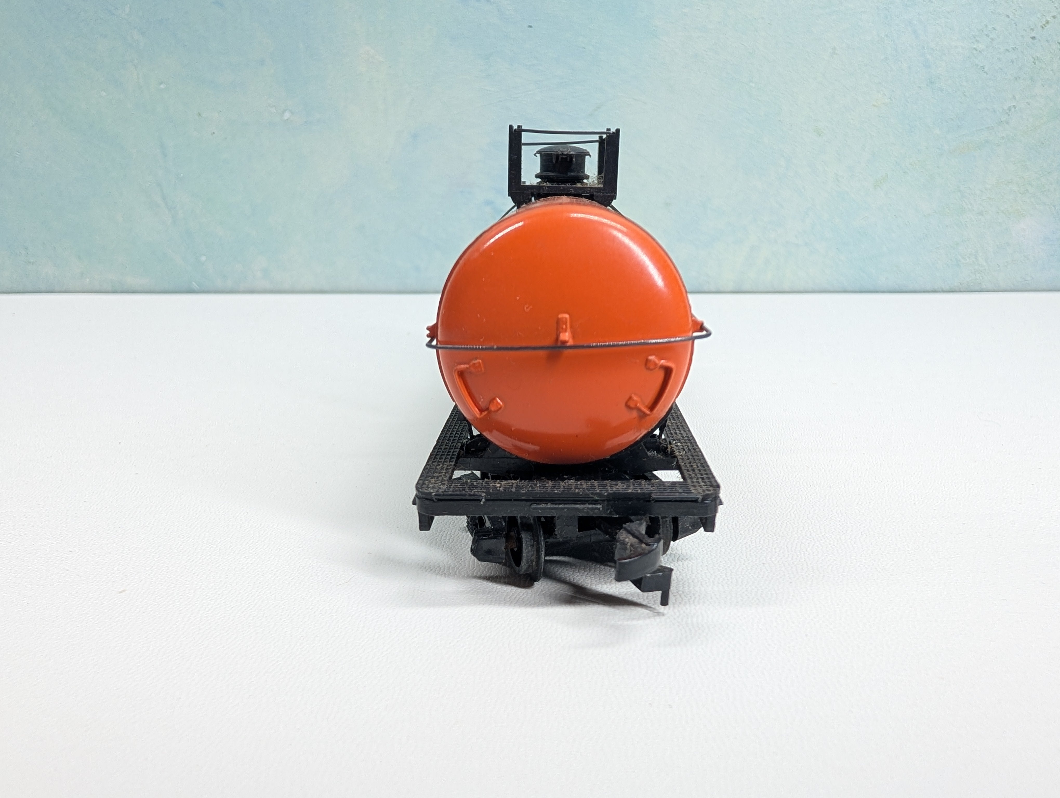 USED Tempo HO Scale Tank Car Hooker Chemical
