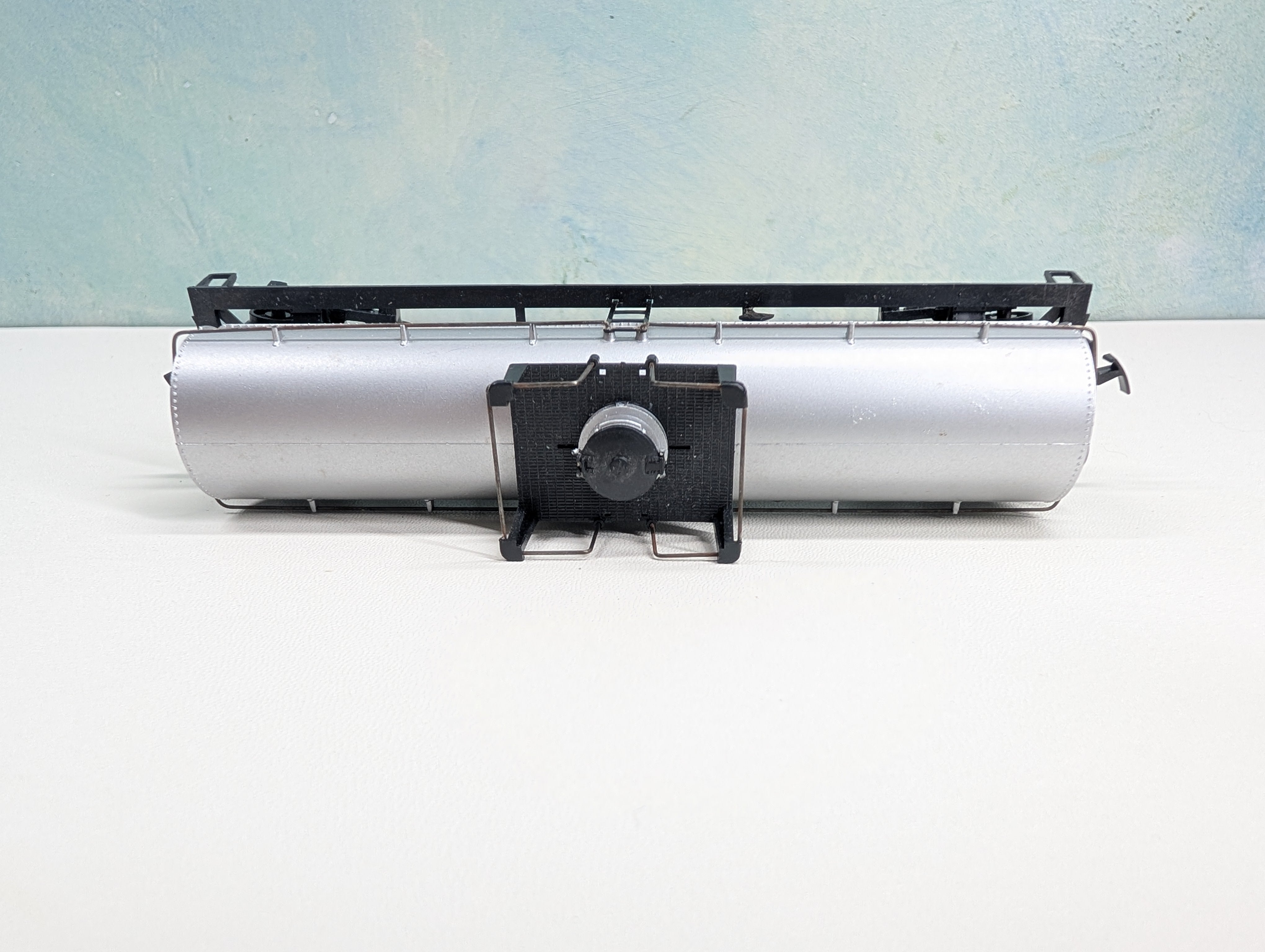 USED Athearn HO Scale Gray Undecorated Tank Car
