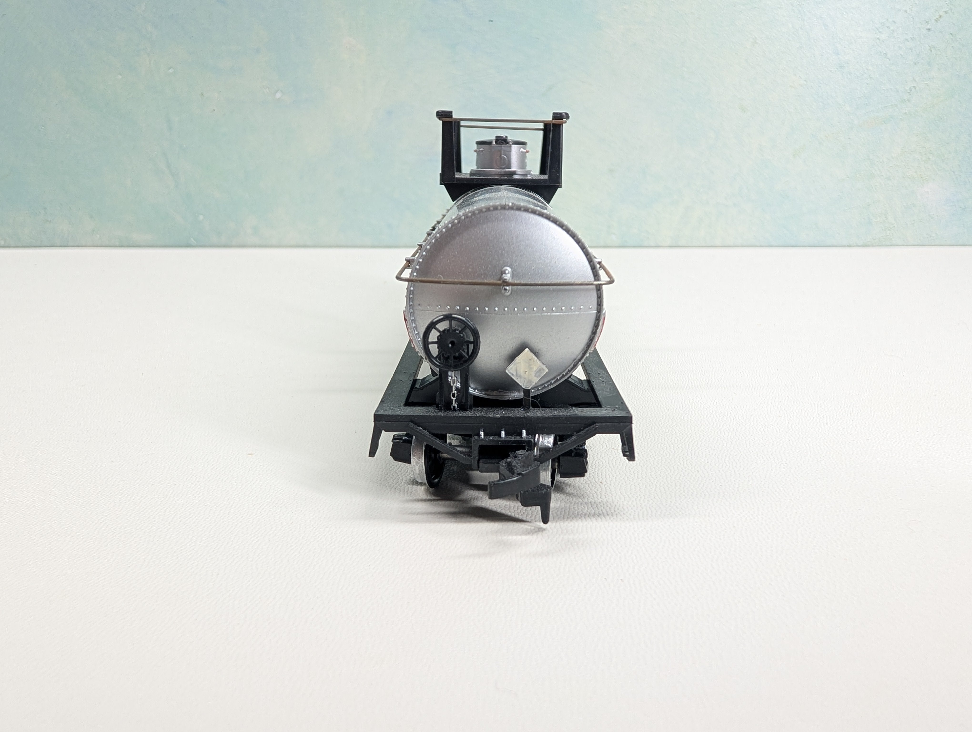 USED Athearn HO Scale Tank Car DuPont SHPX #3246