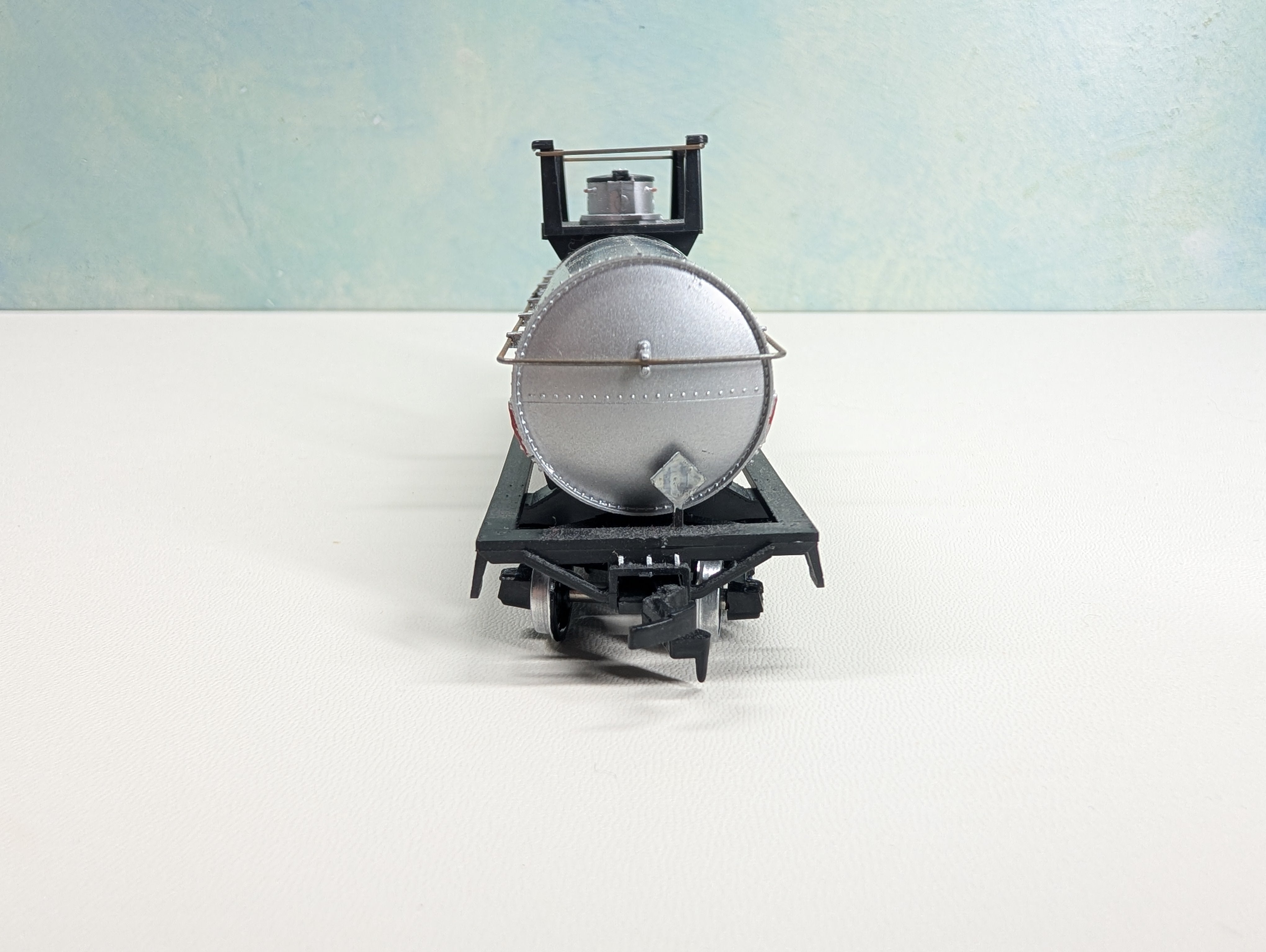 USED Athearn HO Scale Tank Car DuPont SHPX #3246