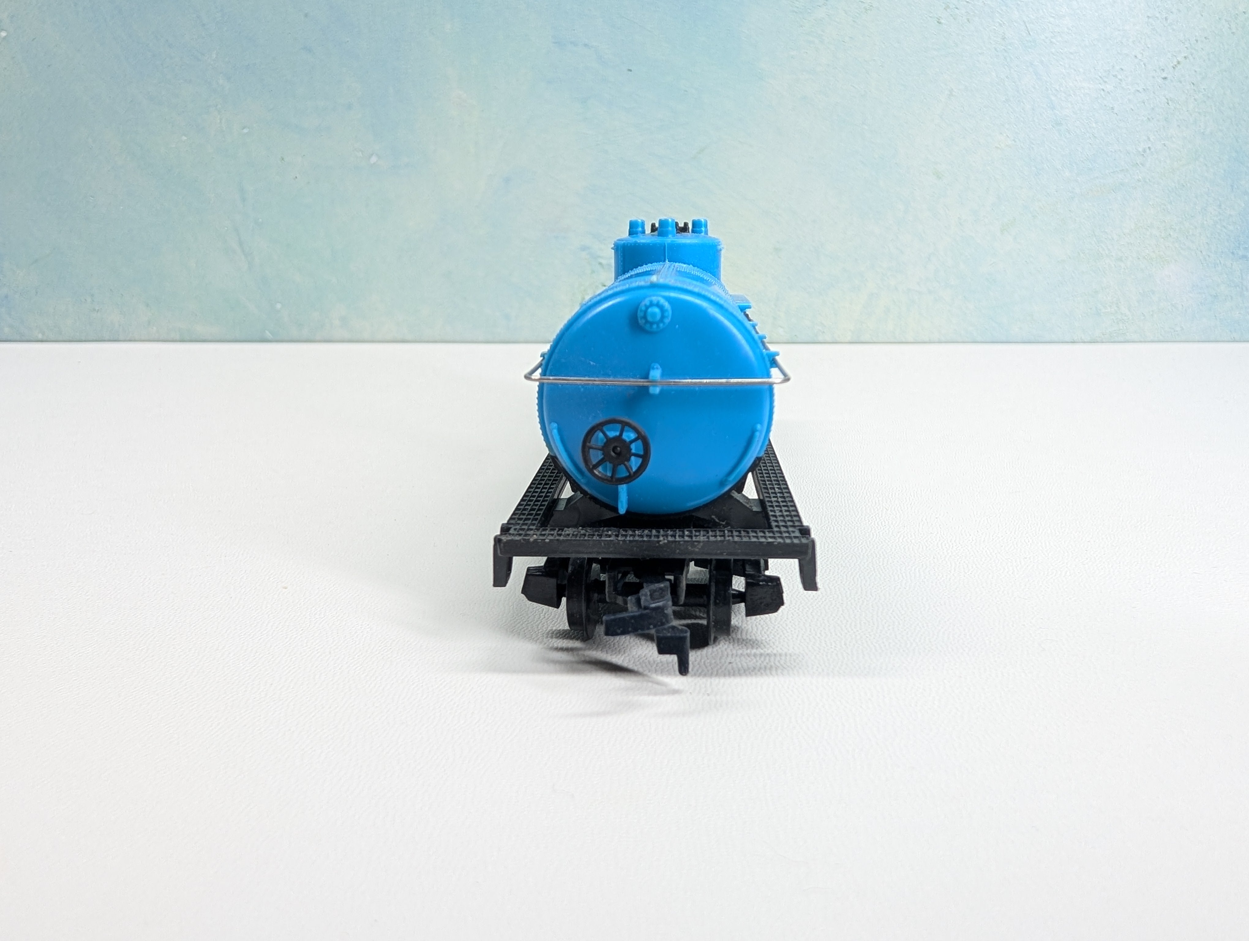 USED HO Scale Single Dome Tank Car DOW Chemical GATX #62432