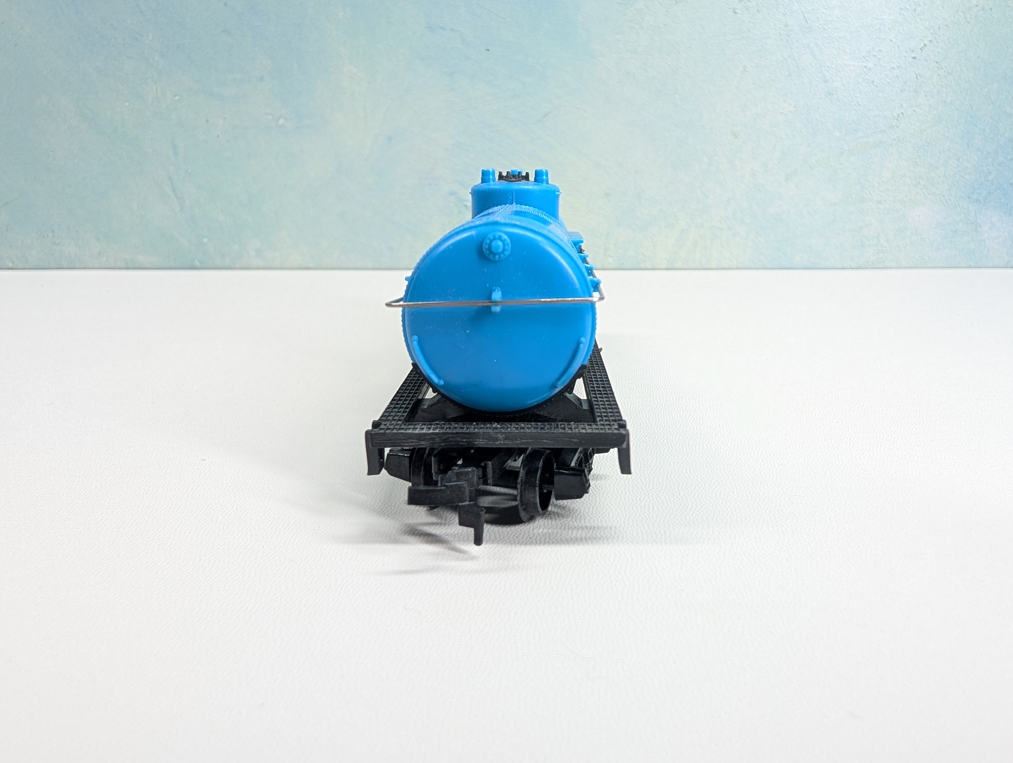 USED HO Scale Single Dome Tank Car DOW Chemical GATX #62432