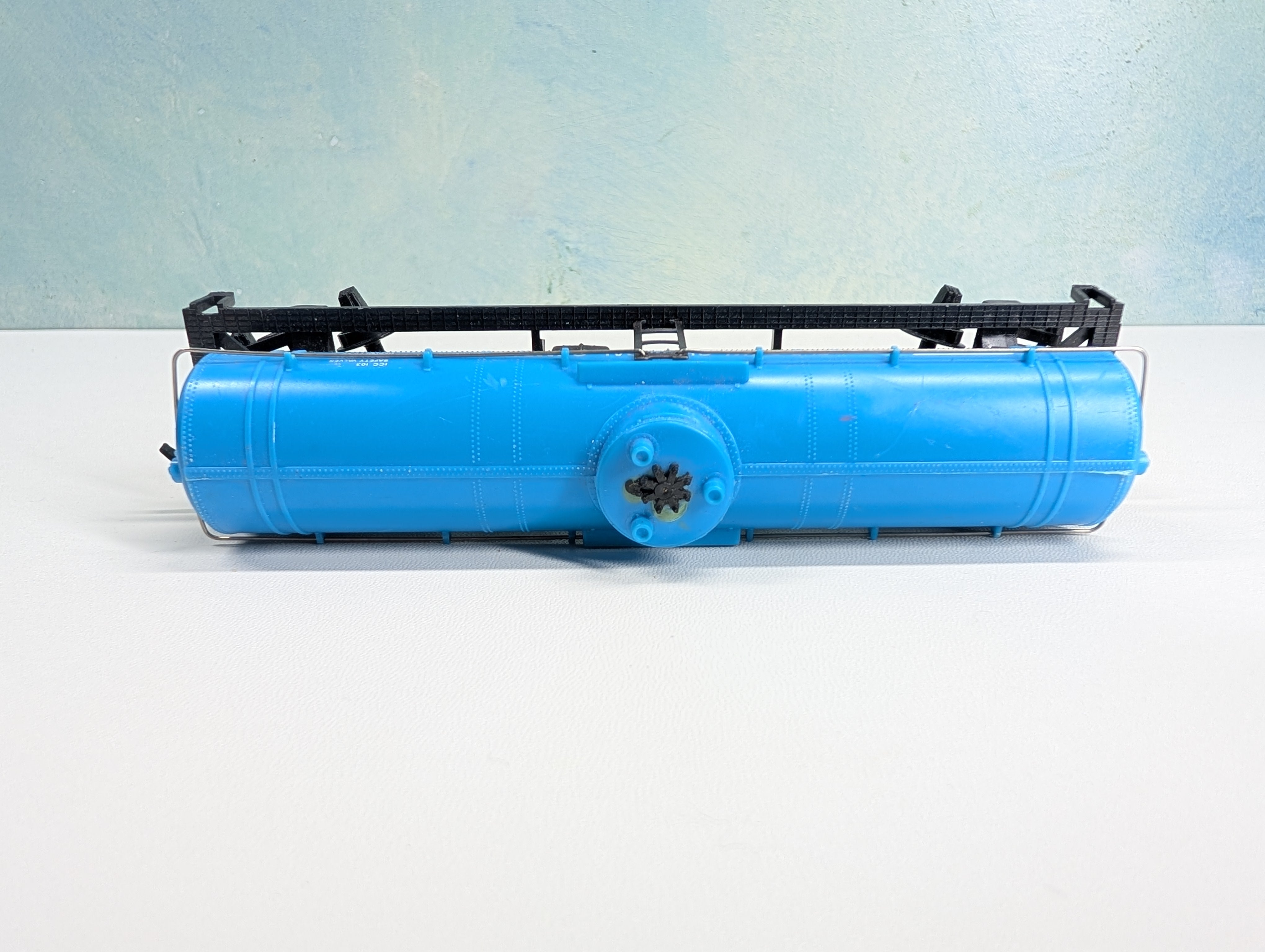 USED HO Scale Single Dome Tank Car DOW Chemical GATX #62432