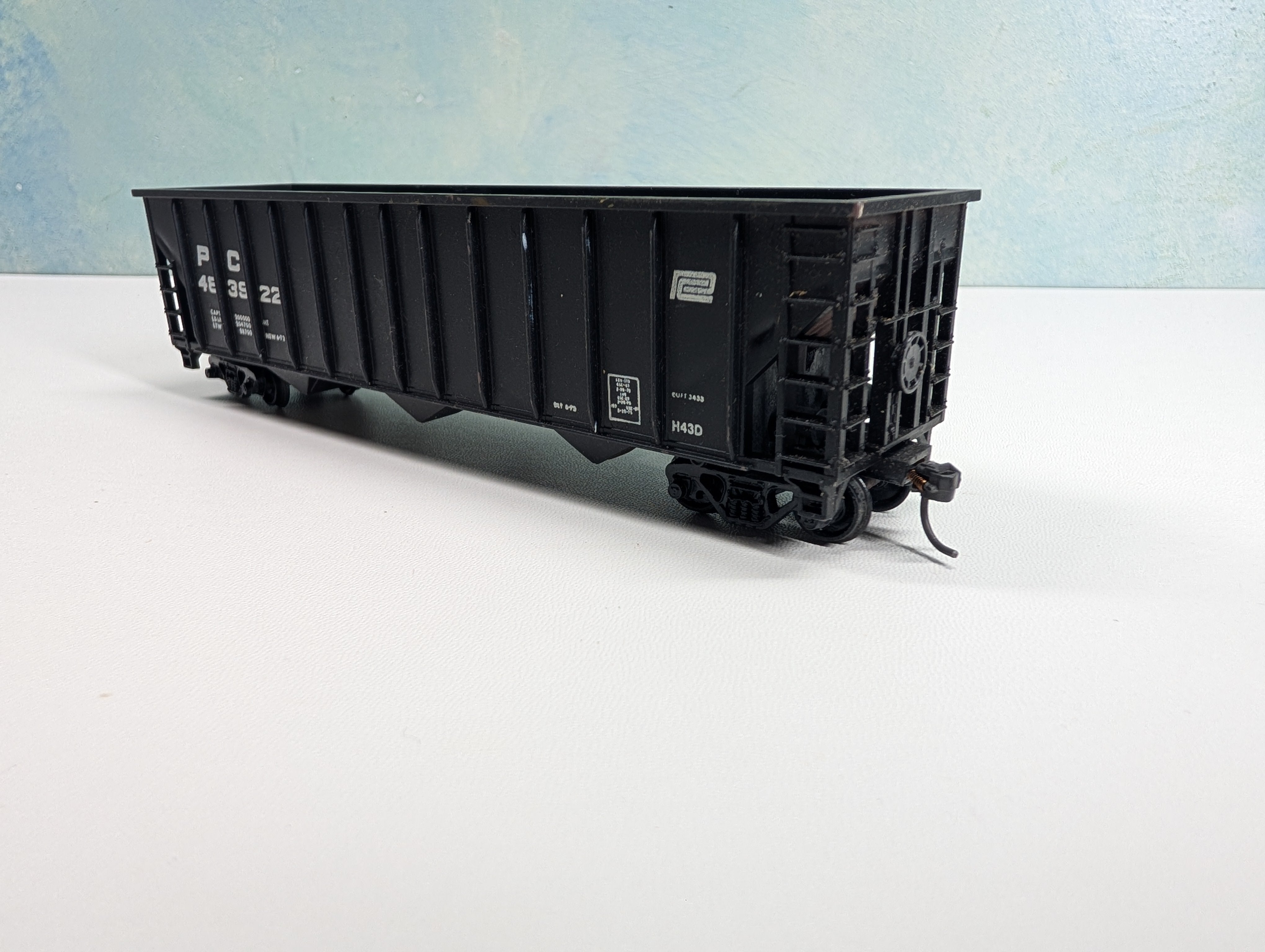 USED HO Scale 100 Ton Hopper Penn Central PC #483922
