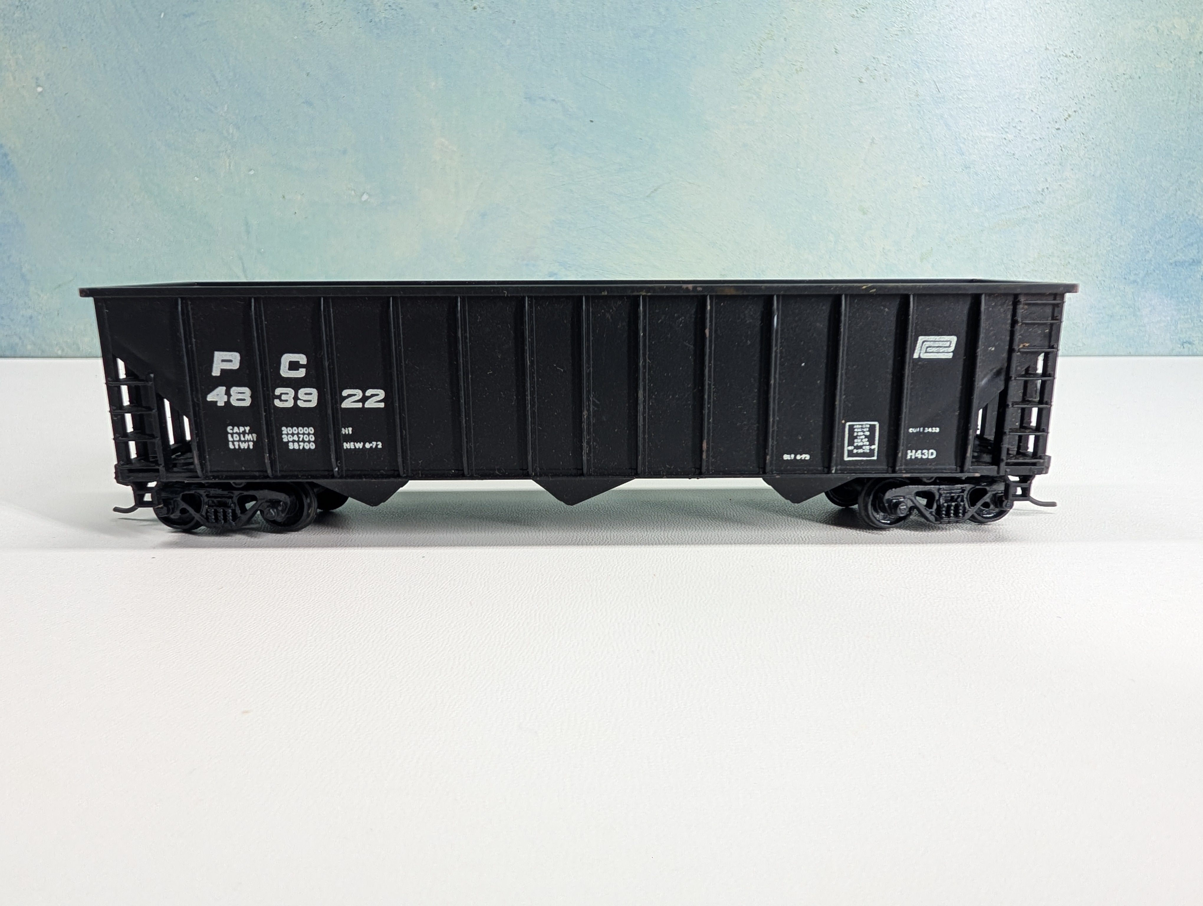 USED HO Scale 100 Ton Hopper Penn Central PC #483922