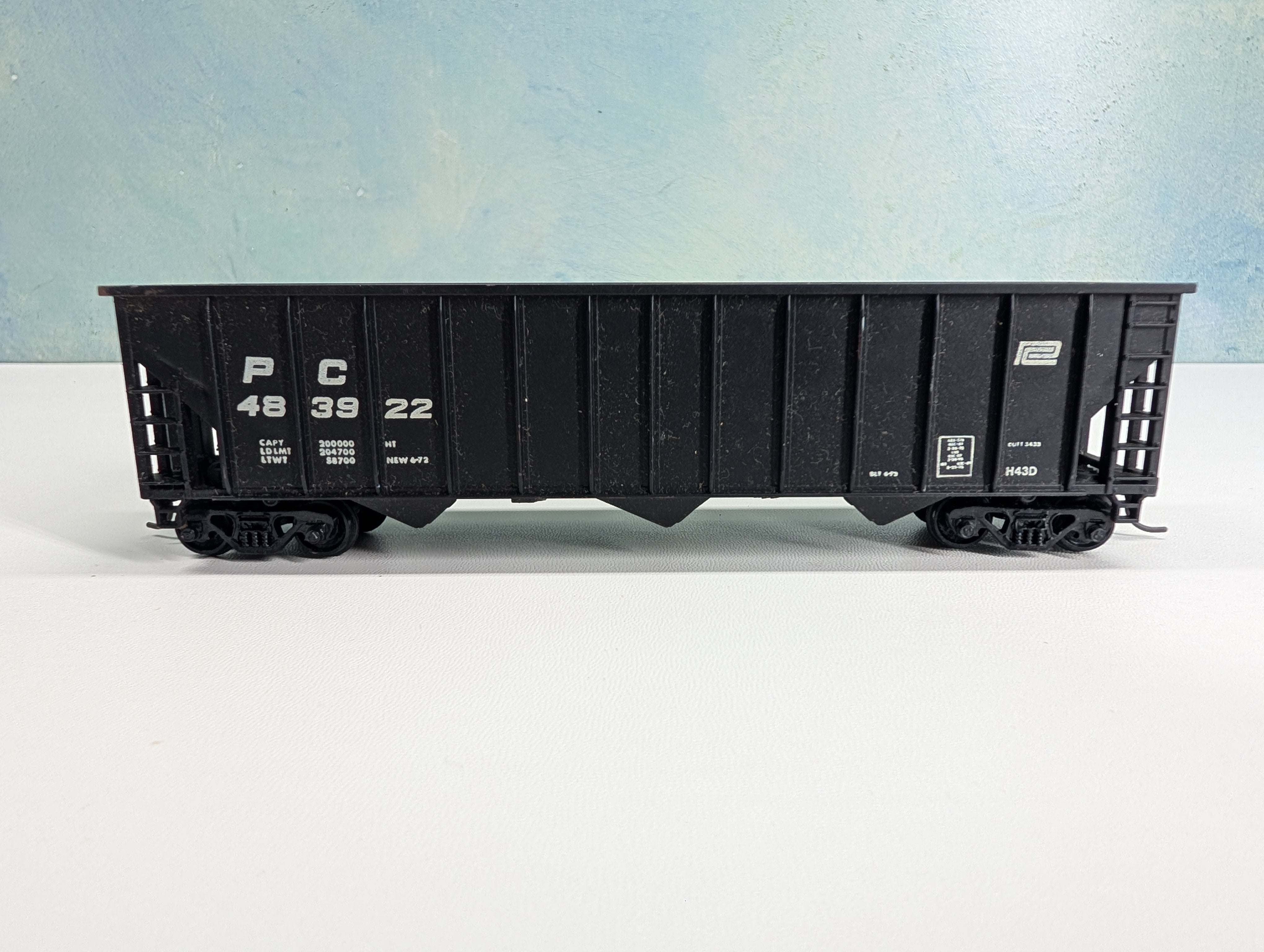 USED HO Scale 100 Ton Hopper Penn Central PC #483922