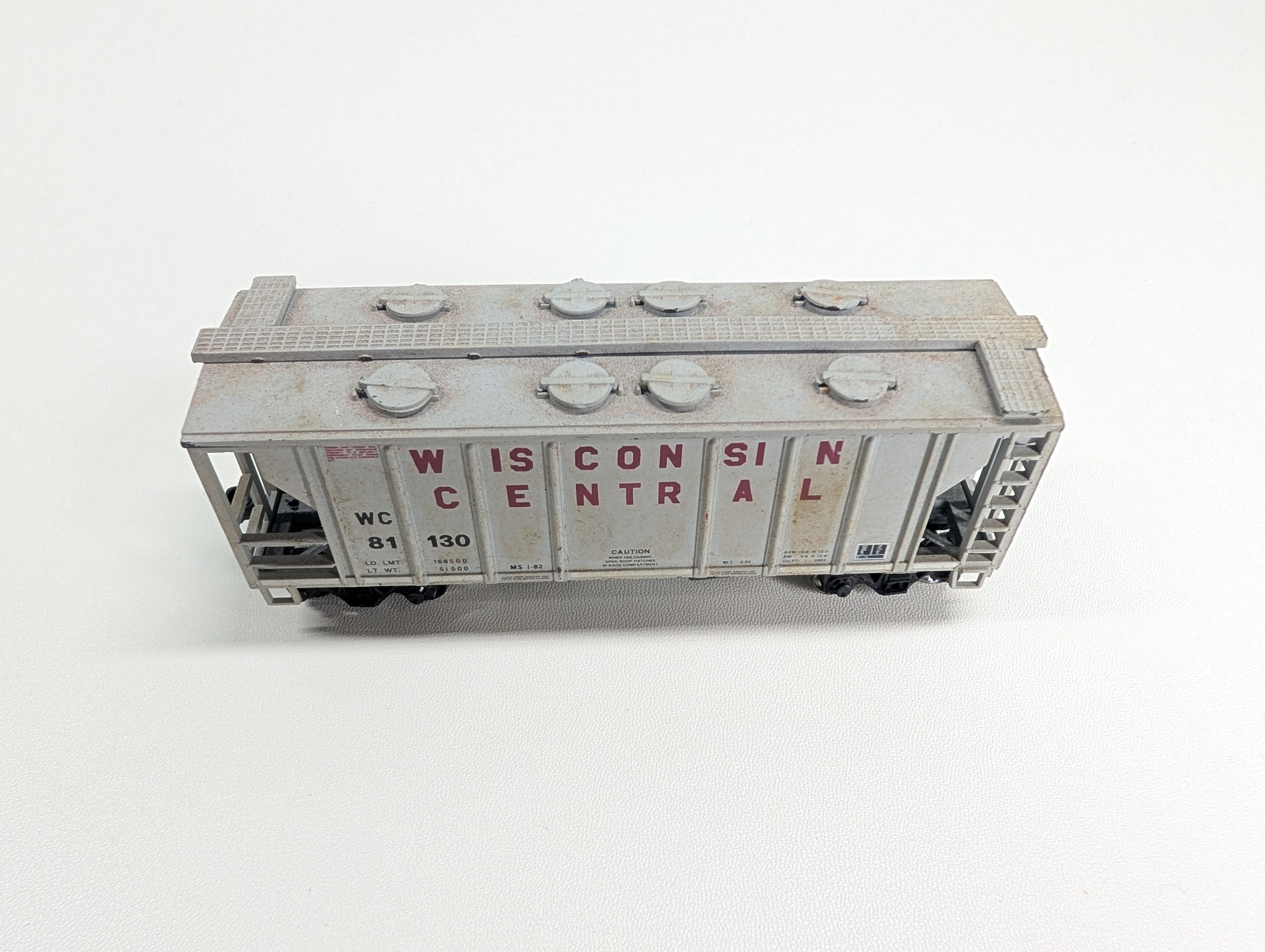 USED Roundhouse HO Scale 2 Bay Covered Hopper Wisconsin Central WC #81130 Metal Wheels