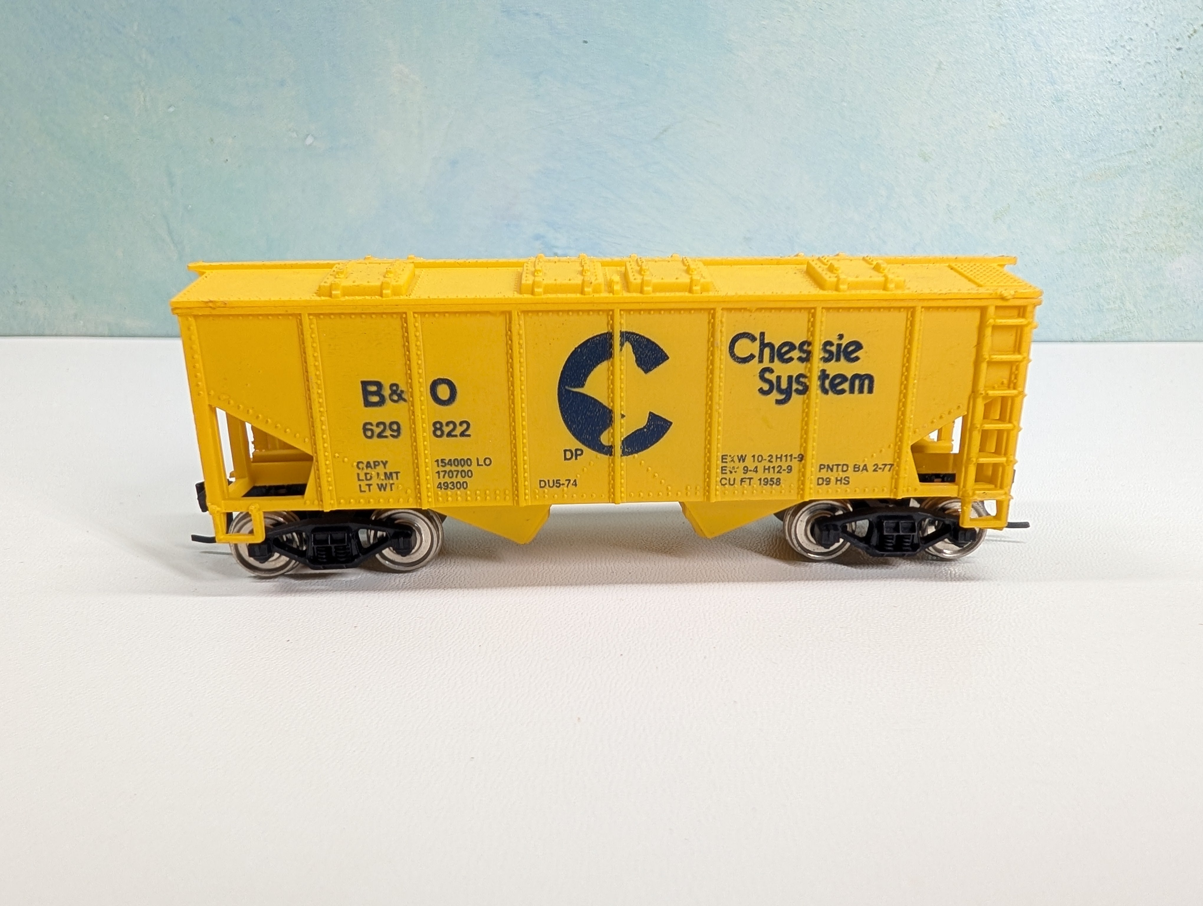 USED HO Scale Covered Hopper Chessie System B&O #629822 Metal Wheels