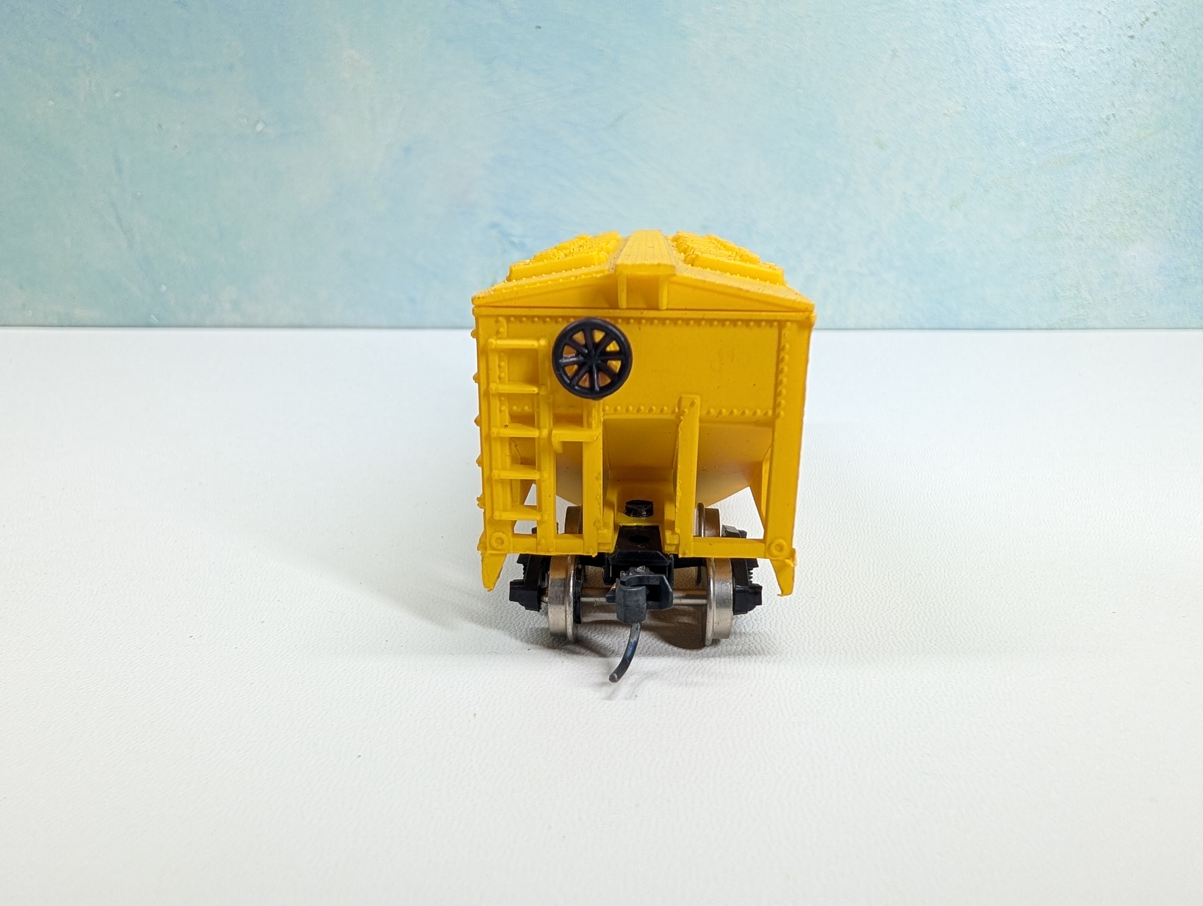 USED HO Scale Covered Hopper Chessie System B&O #629822 Metal Wheels