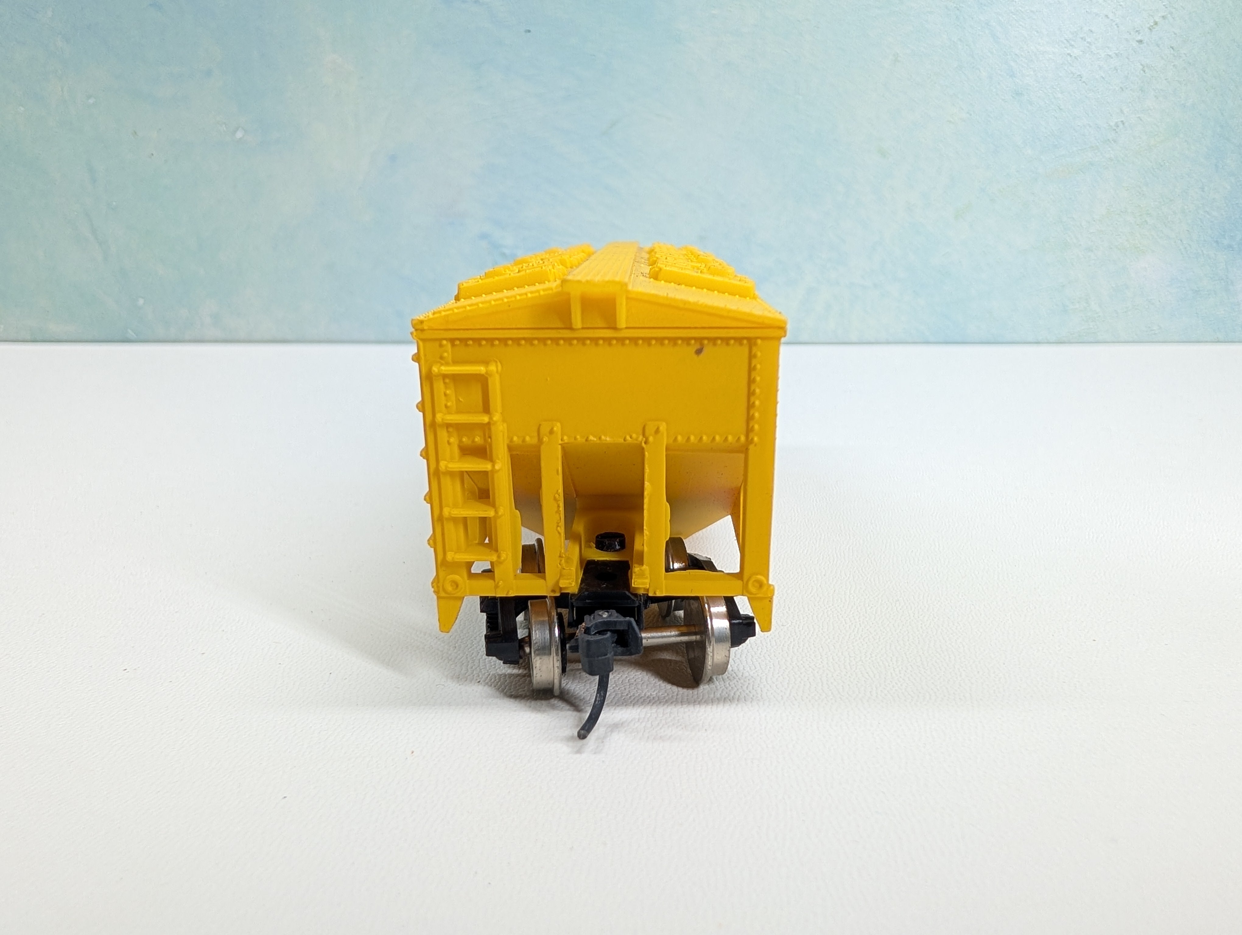 USED HO Scale Covered Hopper Chessie System B&O #629822 Metal Wheels