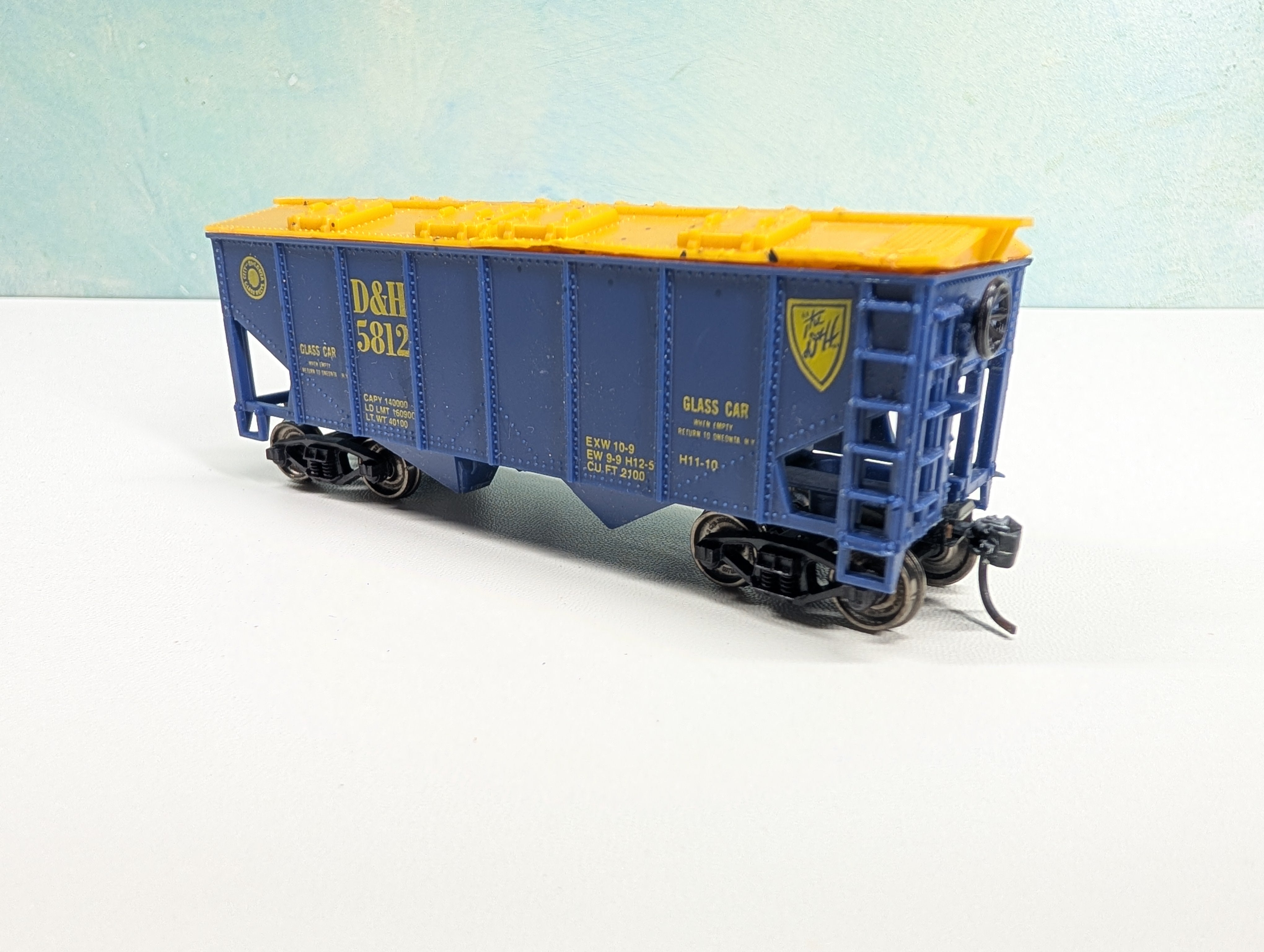 USED HO Scale Covered Hopper Delaware and Hudson D&H #5812 Glass Car, Metal Wheels