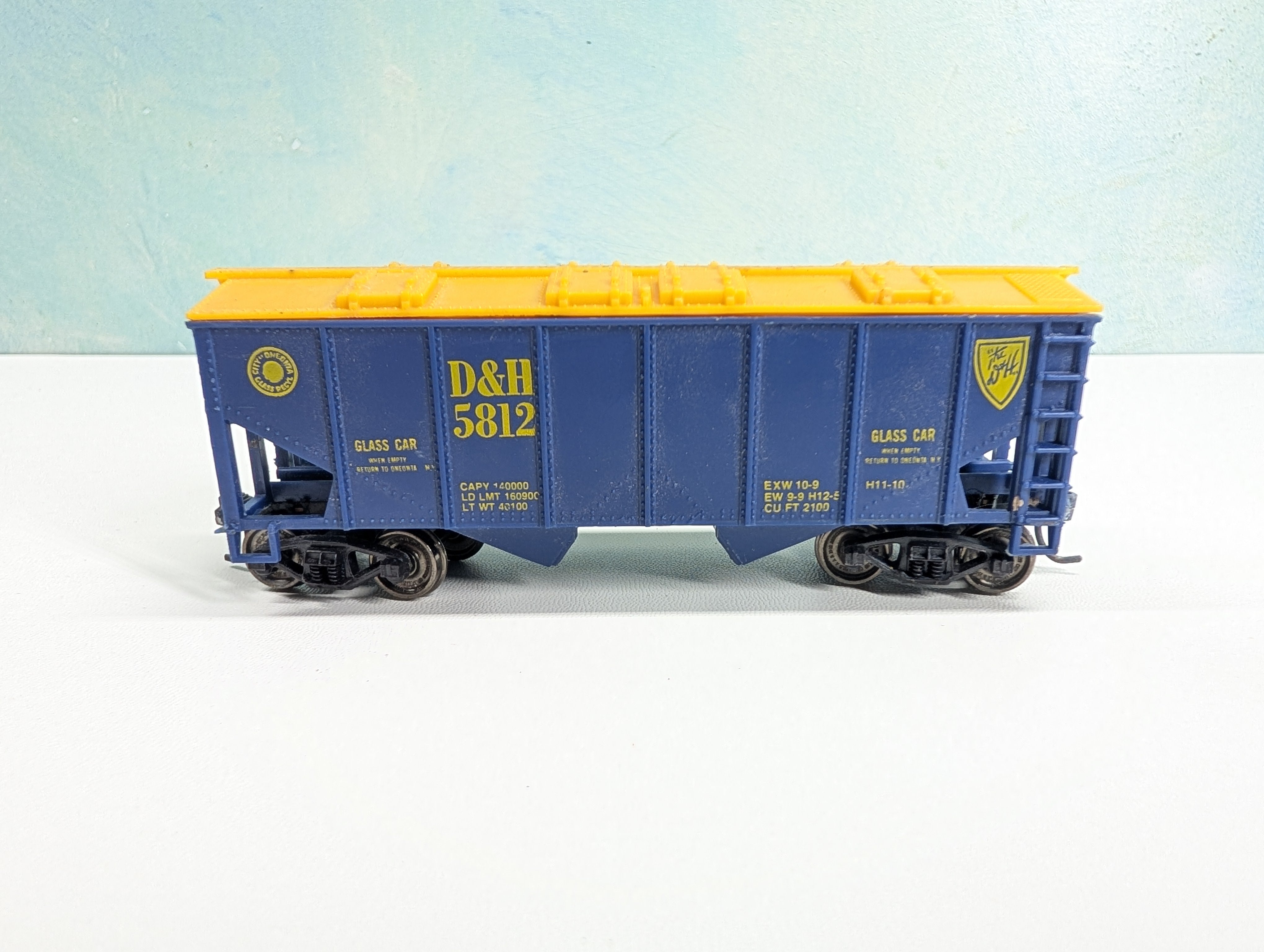 USED HO Scale Covered Hopper Delaware and Hudson D&H #5812 Glass Car, Metal Wheels