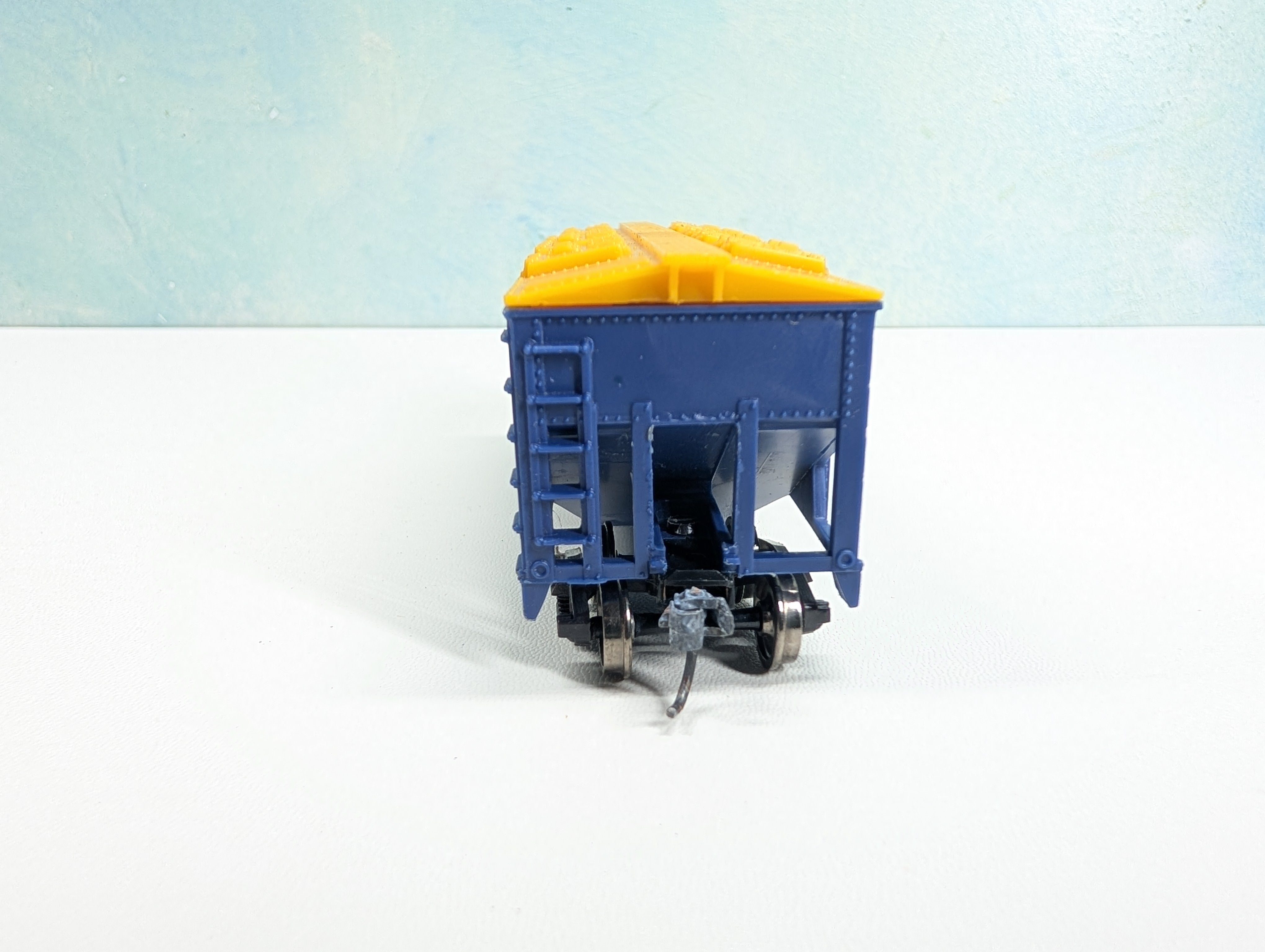 USED HO Scale Covered Hopper Delaware and Hudson D&H #5812 Glass Car, Metal Wheels