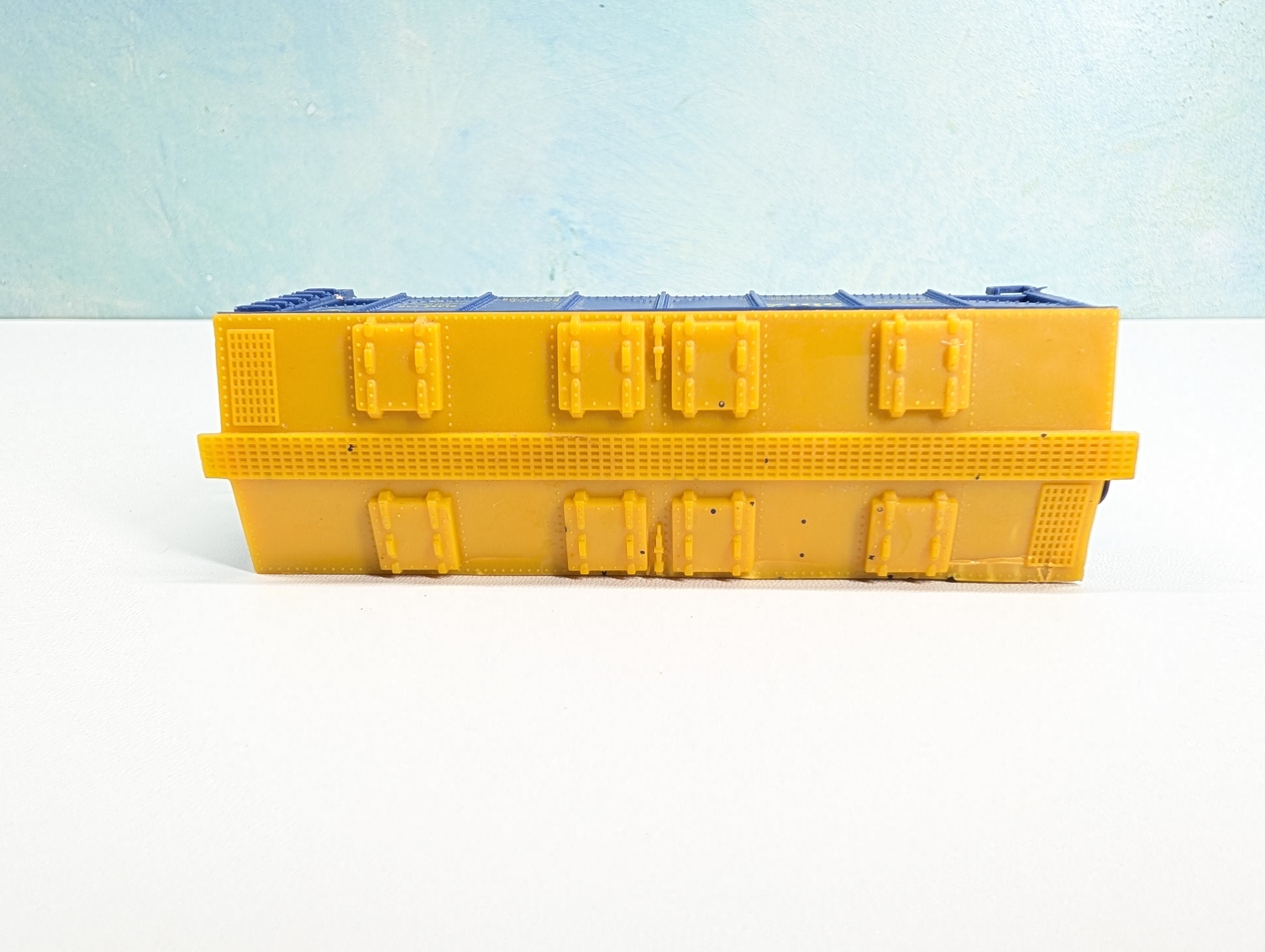 USED HO Scale Covered Hopper Delaware and Hudson D&H #5812 Glass Car, Metal Wheels