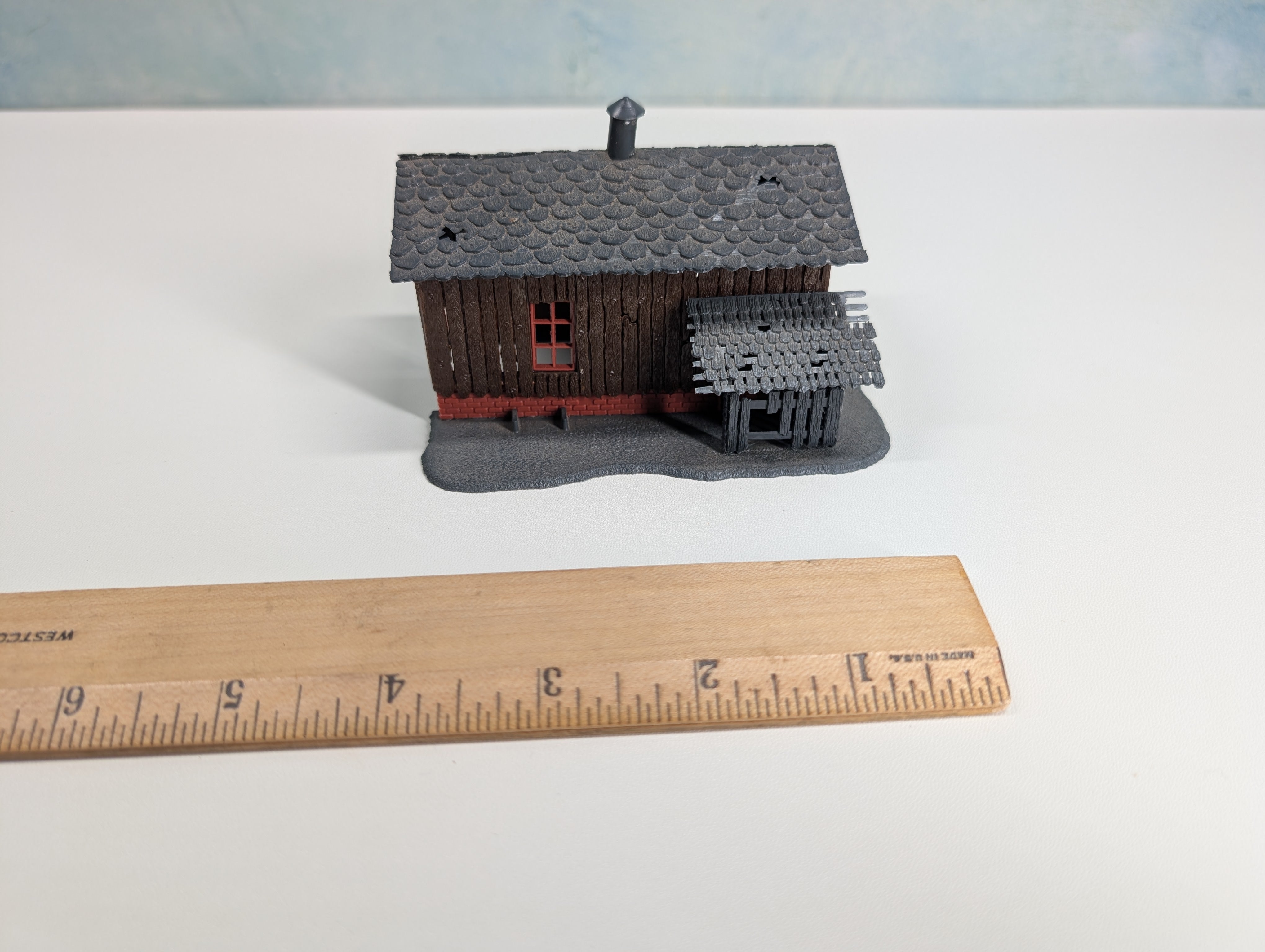 USED HO Scale Abandoned Shed