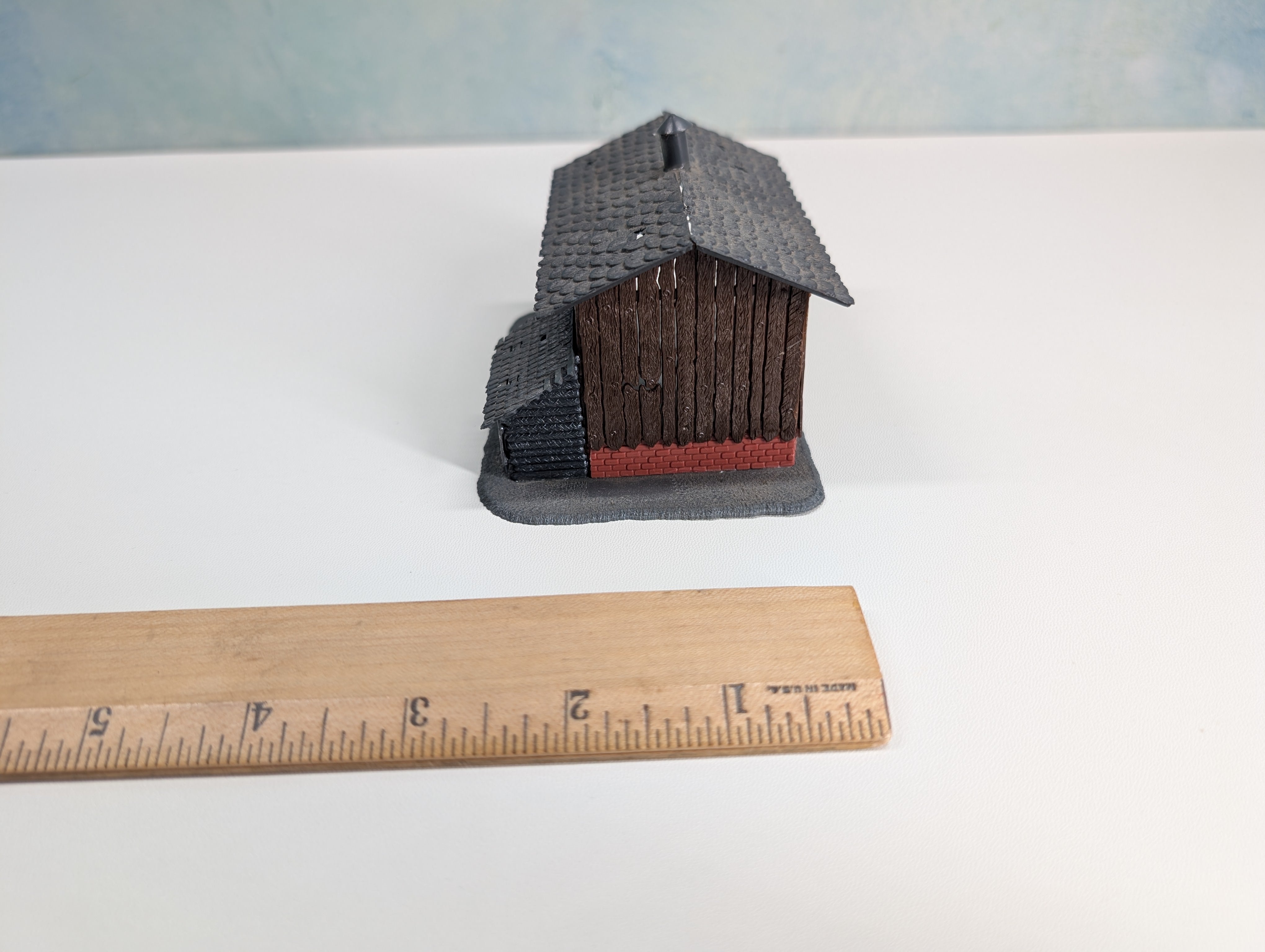 USED HO Scale Abandoned Shed