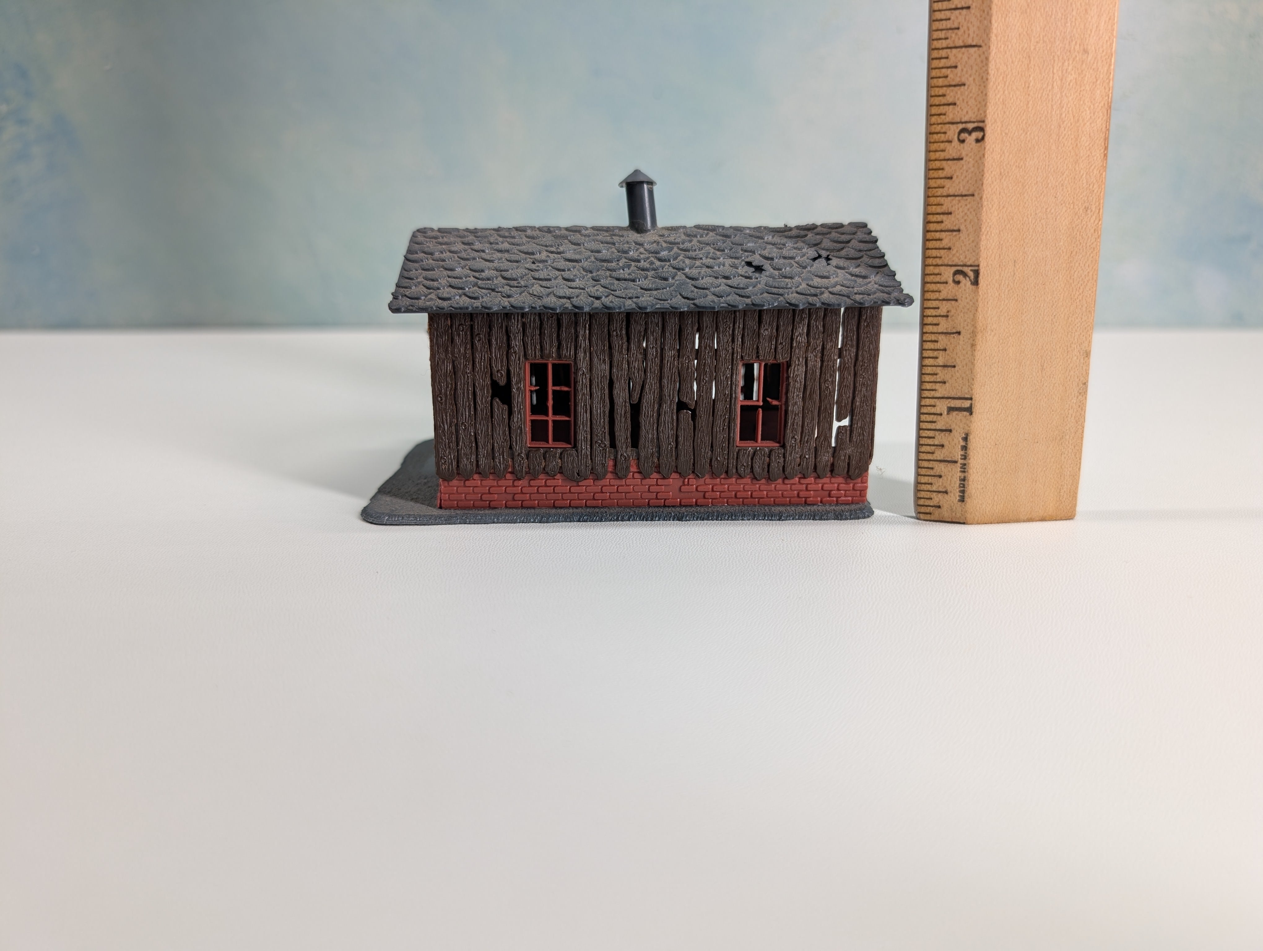 USED HO Scale Abandoned Shed