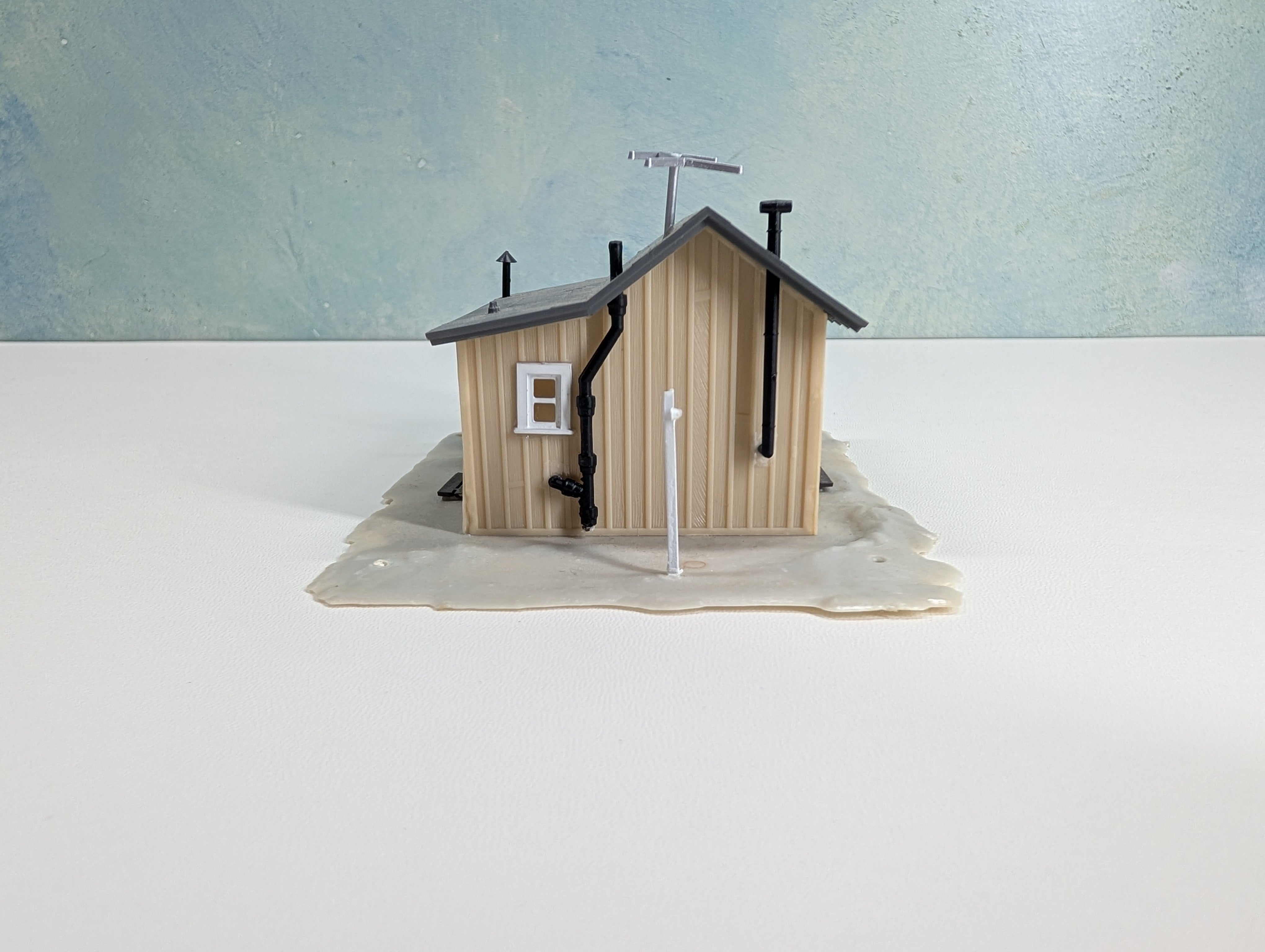 USED Life-Like HO Scale Workshop, Shed