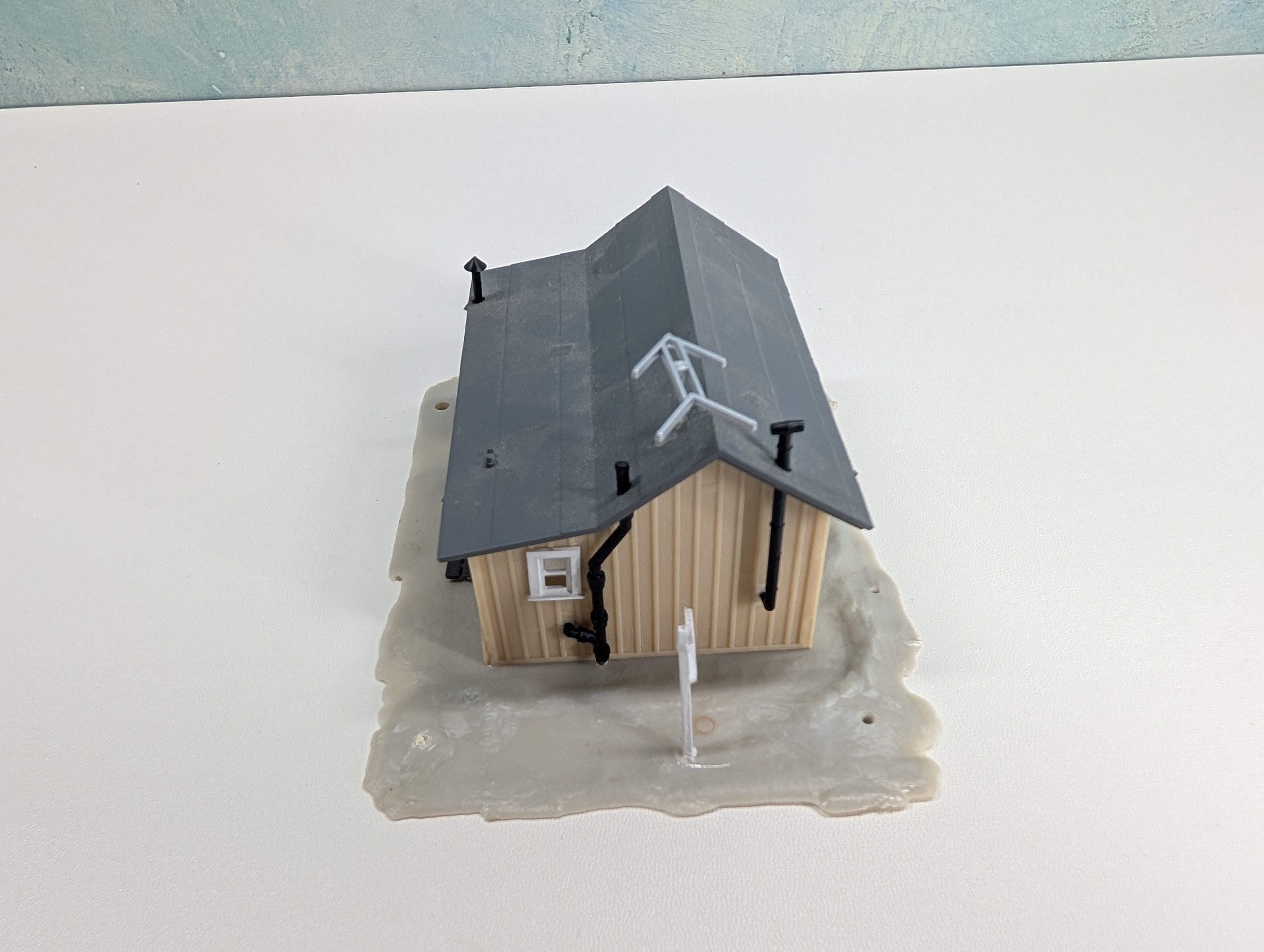 USED Life-Like HO Scale Workshop, Shed