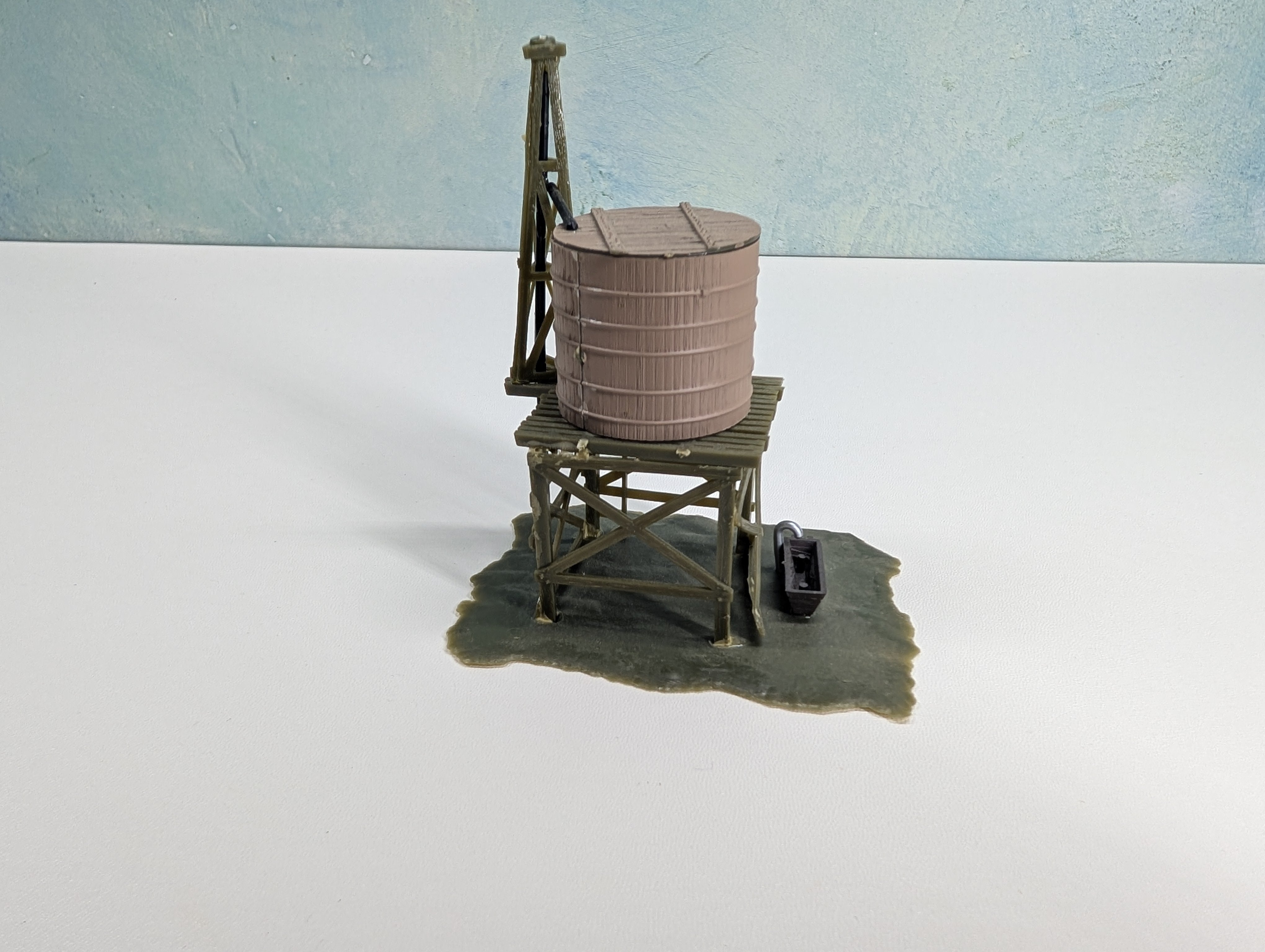 USED Life-Like HO Scale Old Time Water Tower