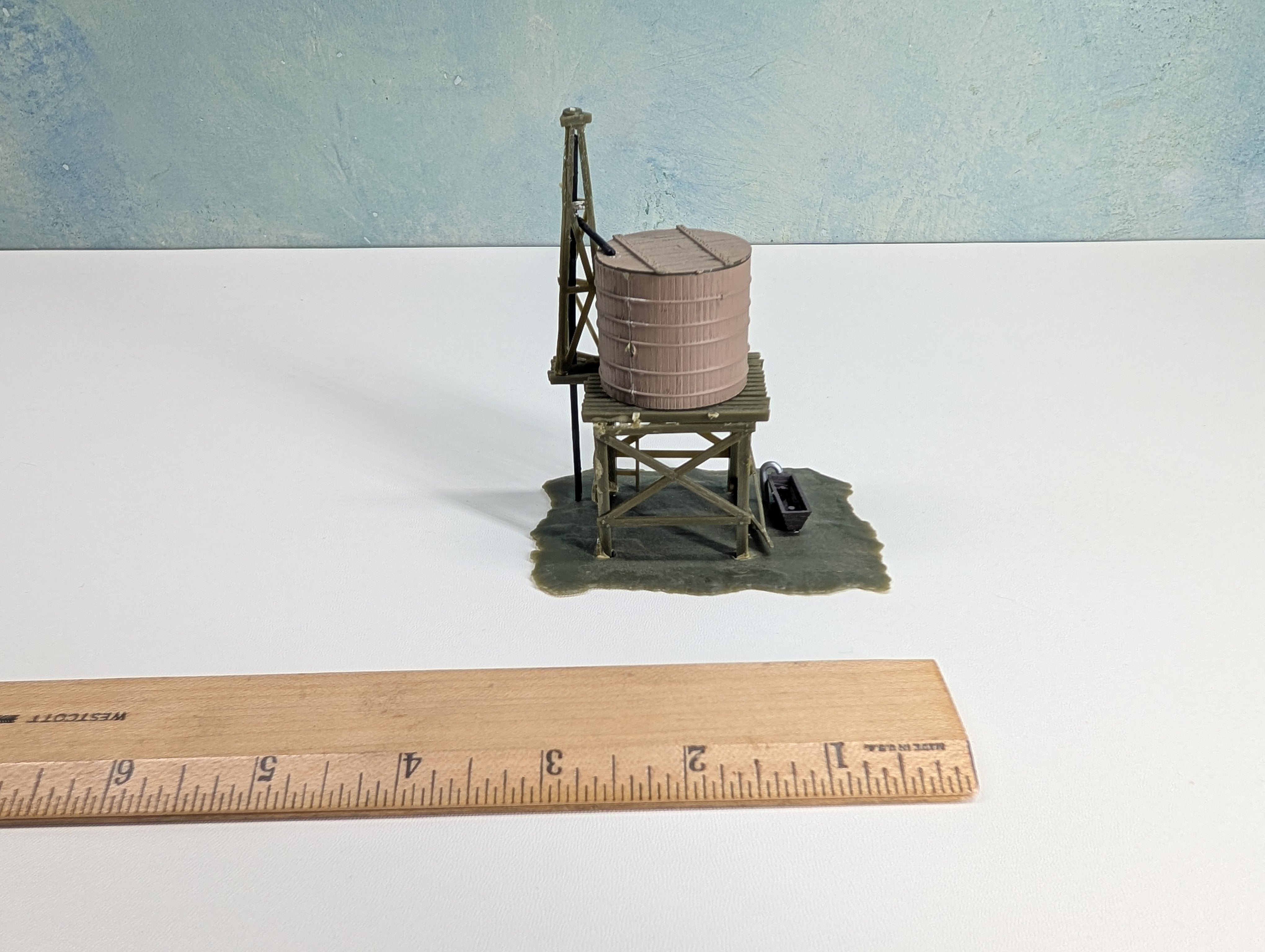 USED Life-Like HO Scale Old Time Water Tower