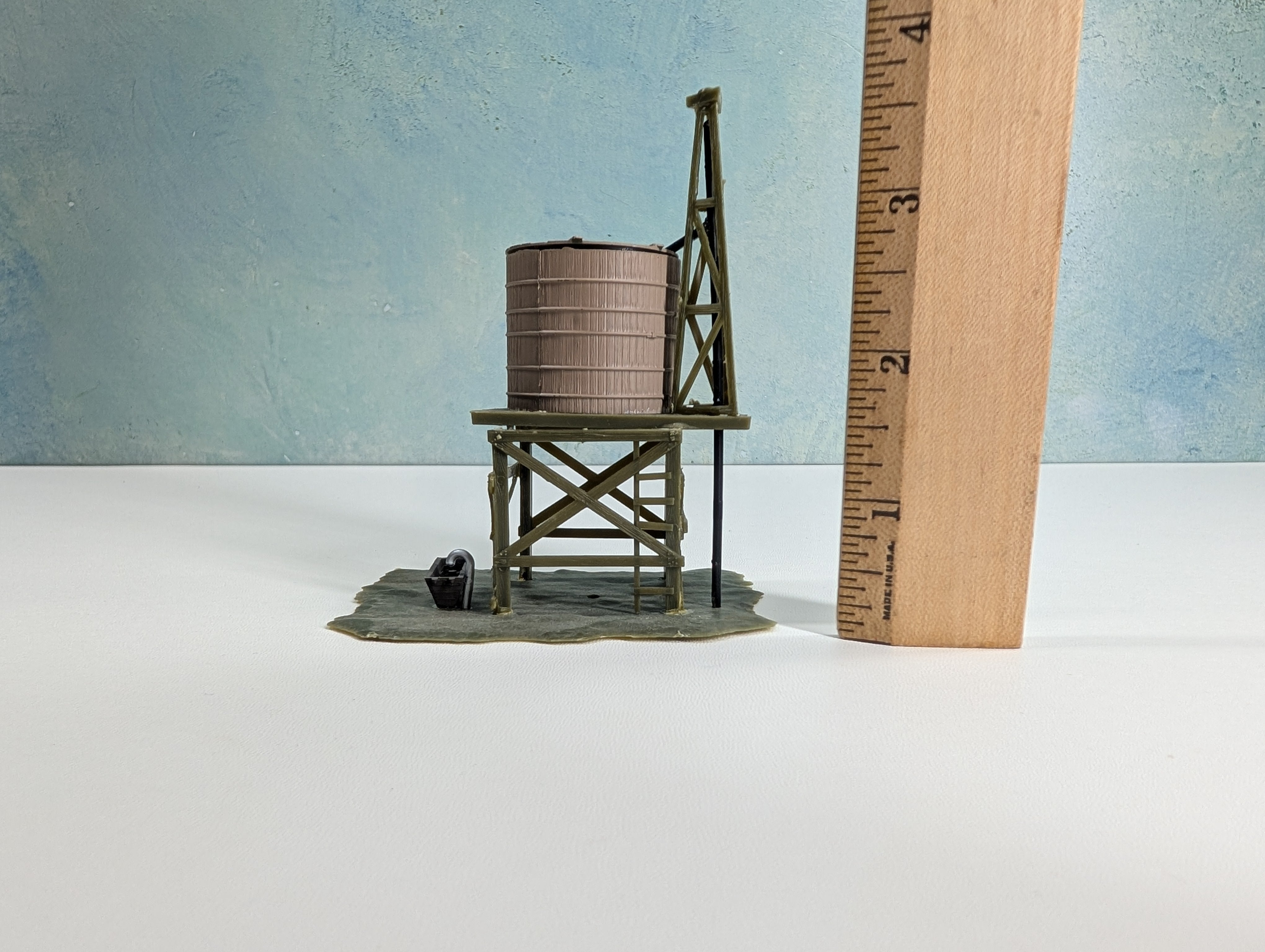 USED Life-Like HO Scale Old Time Water Tower
